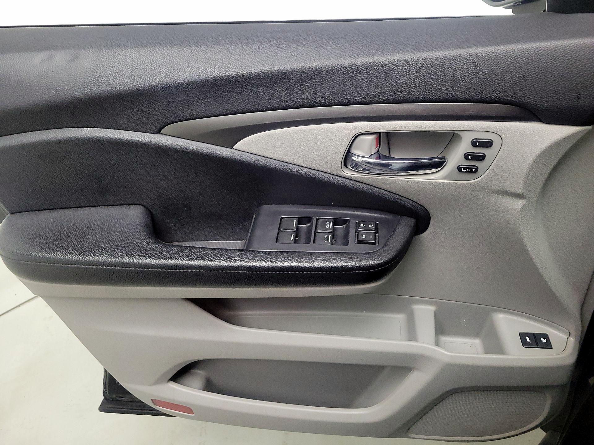 Thumbnail: 2019 Honda Pilot - 12