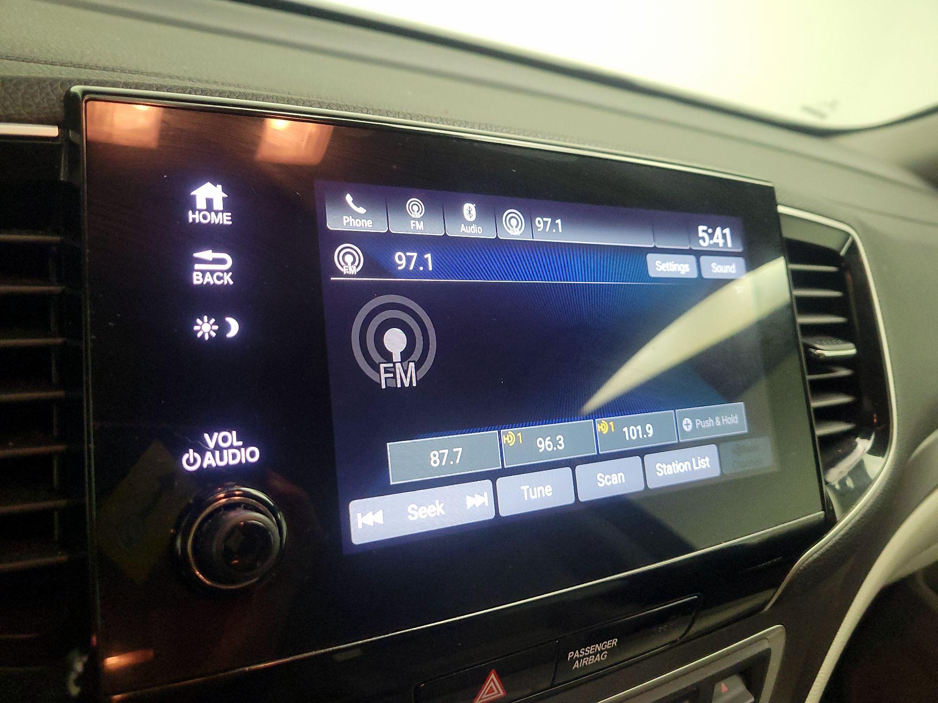 Thumbnail: 2019 Honda Pilot - 15