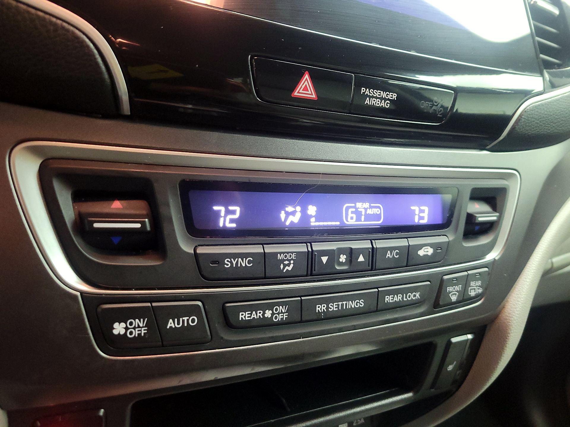 Thumbnail: 2019 Honda Pilot - 16