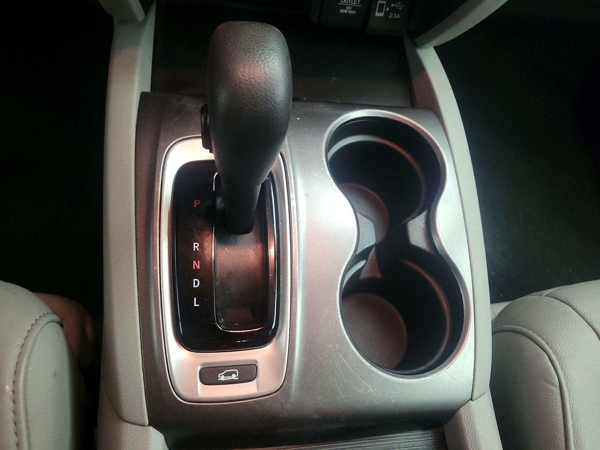 Thumbnail: 2019 Honda Pilot - 17