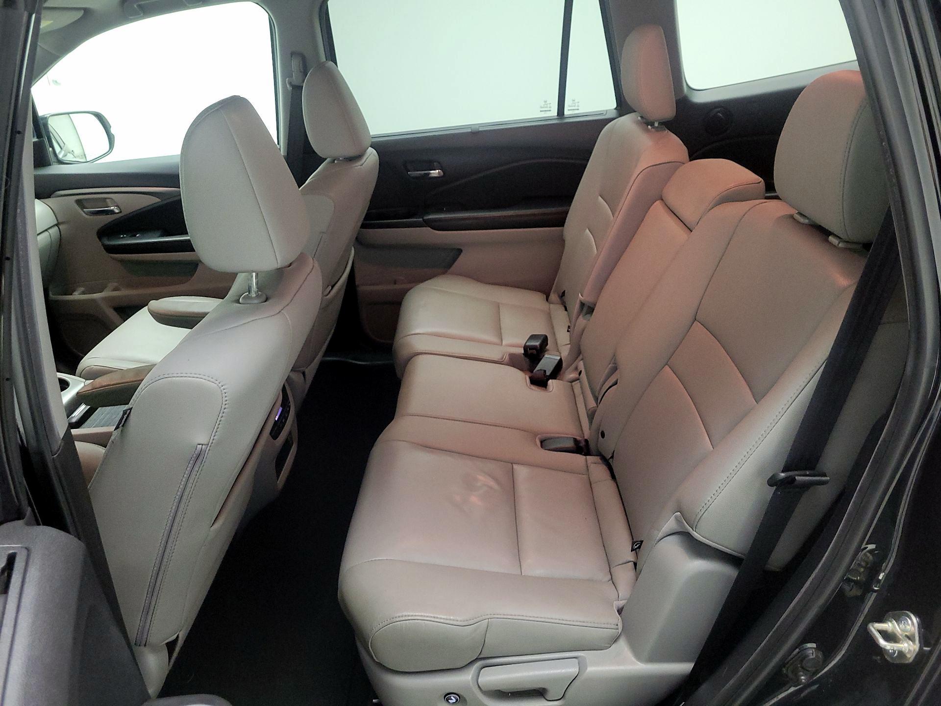 Thumbnail: 2019 Honda Pilot - 19