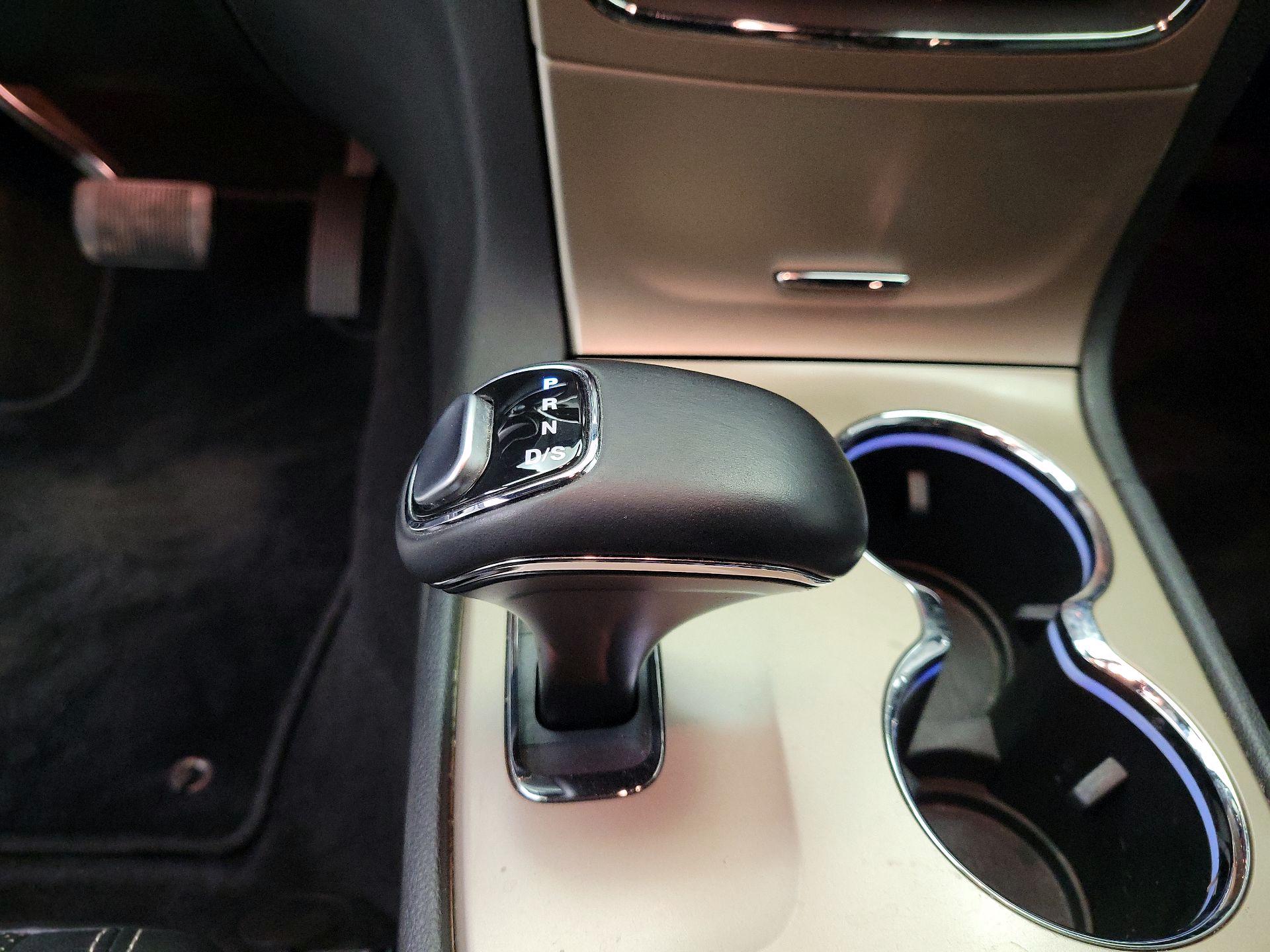 Thumbnail: 2014 Jeep Grand Cherokee - 16