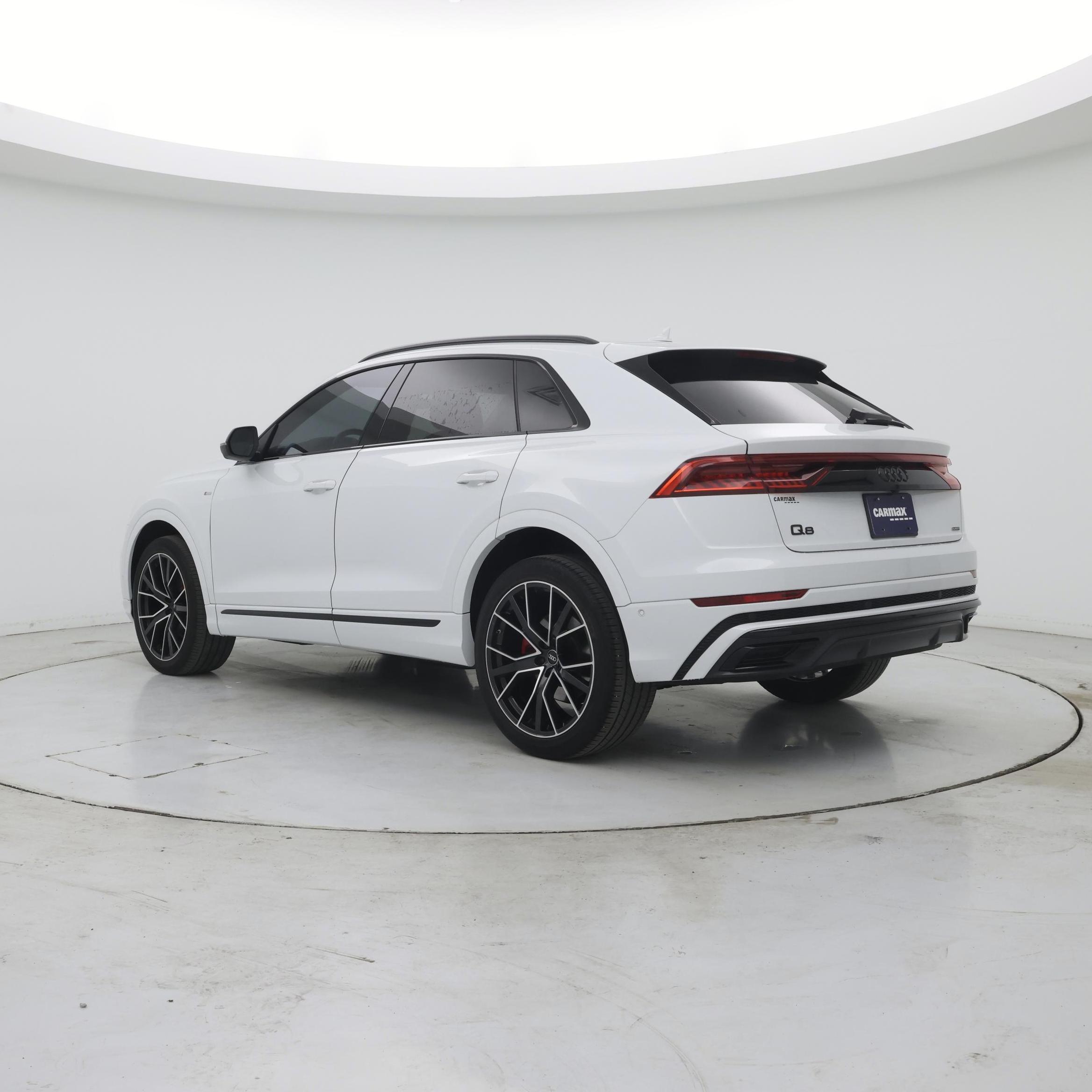 Thumbnail: 2023 Audi Q8 - 2