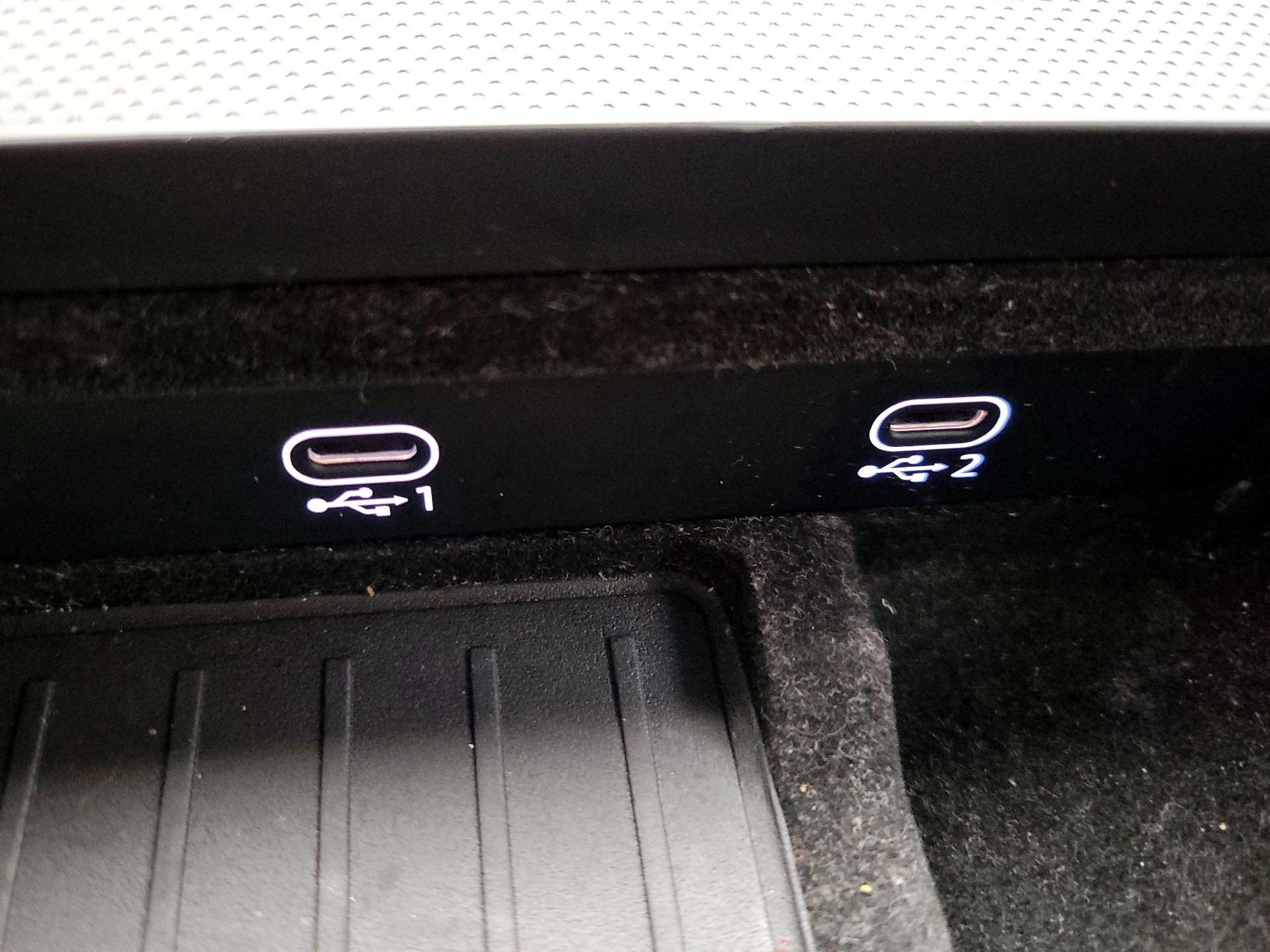 Thumbnail: 2023 Audi Q8 - 19