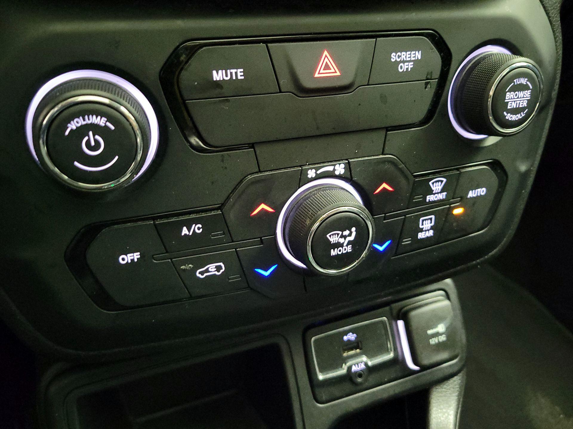 Thumbnail: 2018 Jeep Renegade - 15