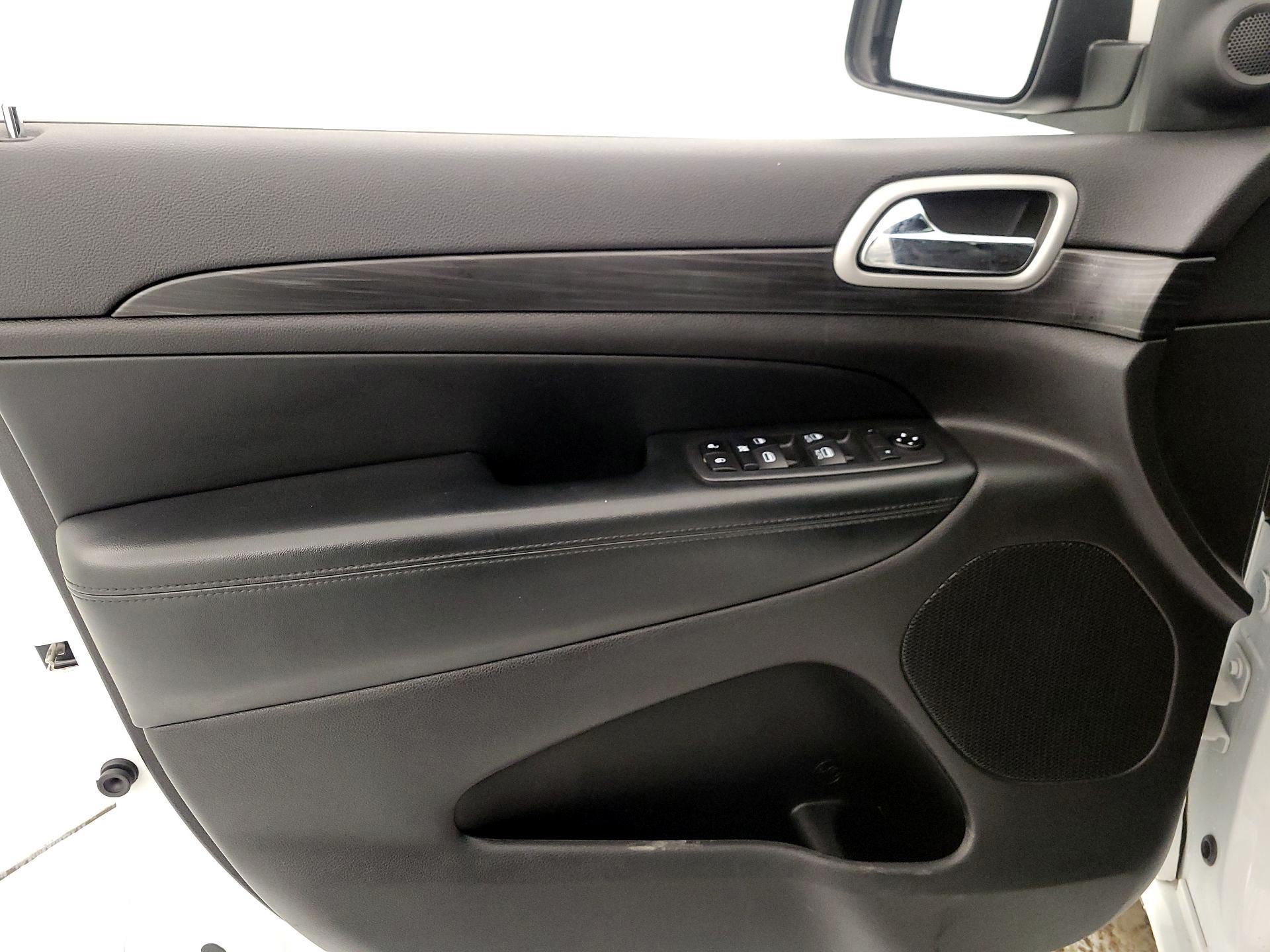 Thumbnail: 2020 Jeep Grand Cherokee - 12