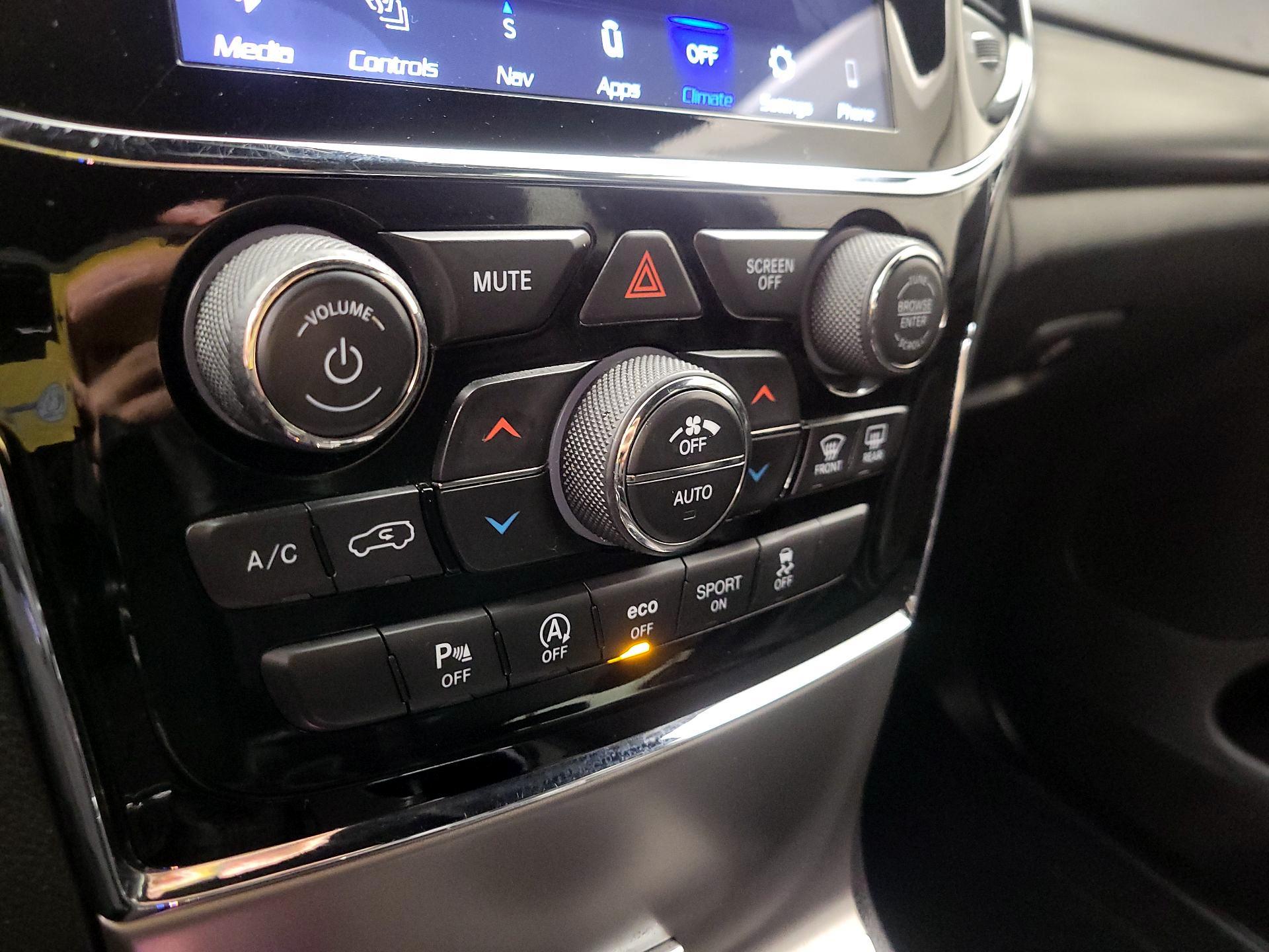 Thumbnail: 2020 Jeep Grand Cherokee - 17