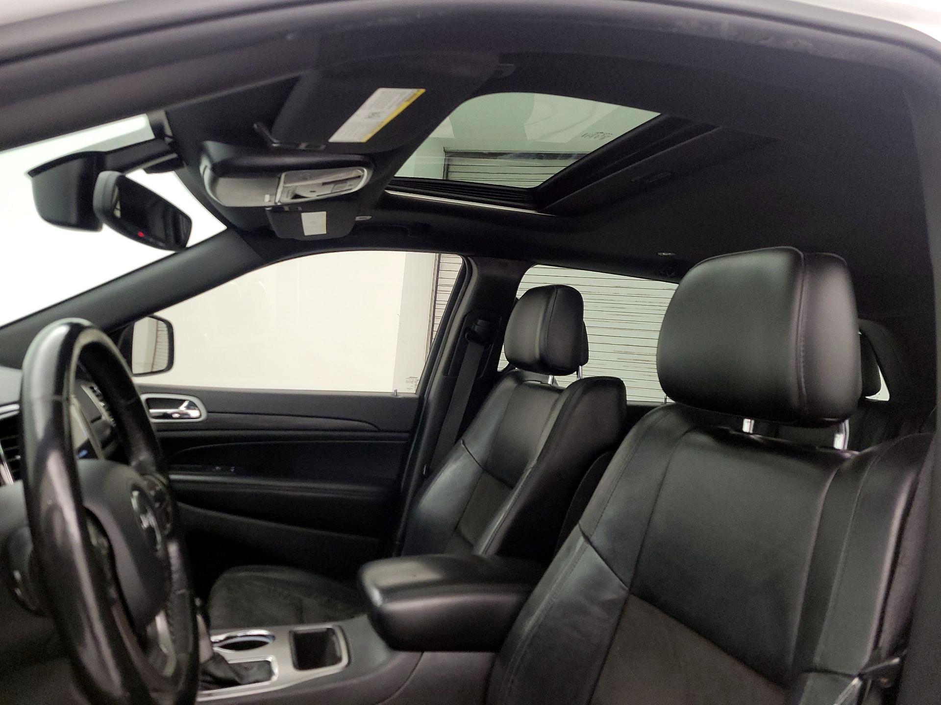 Thumbnail: 2020 Jeep Grand Cherokee - 20