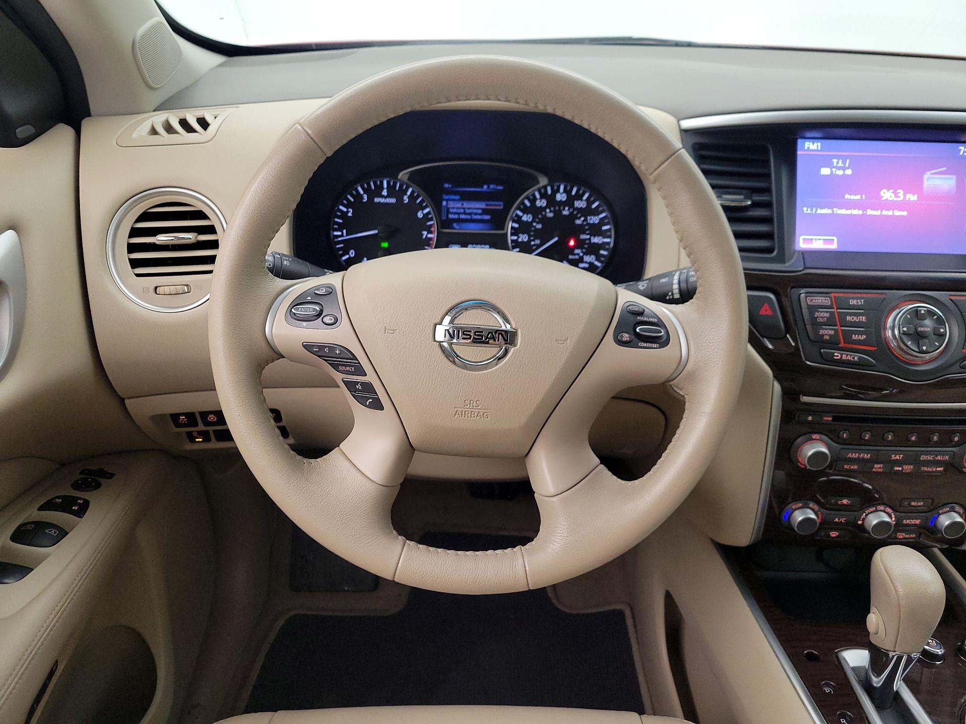 Thumbnail: 2015 Nissan Pathfinder - 10