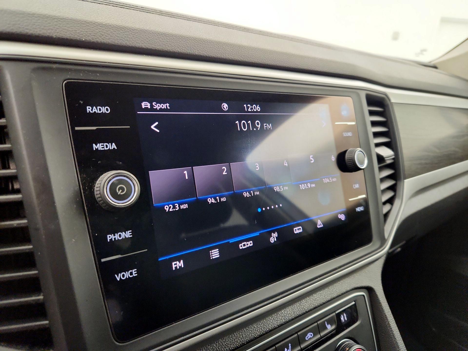 Thumbnail: 2021 Volkswagen Atlas - 15