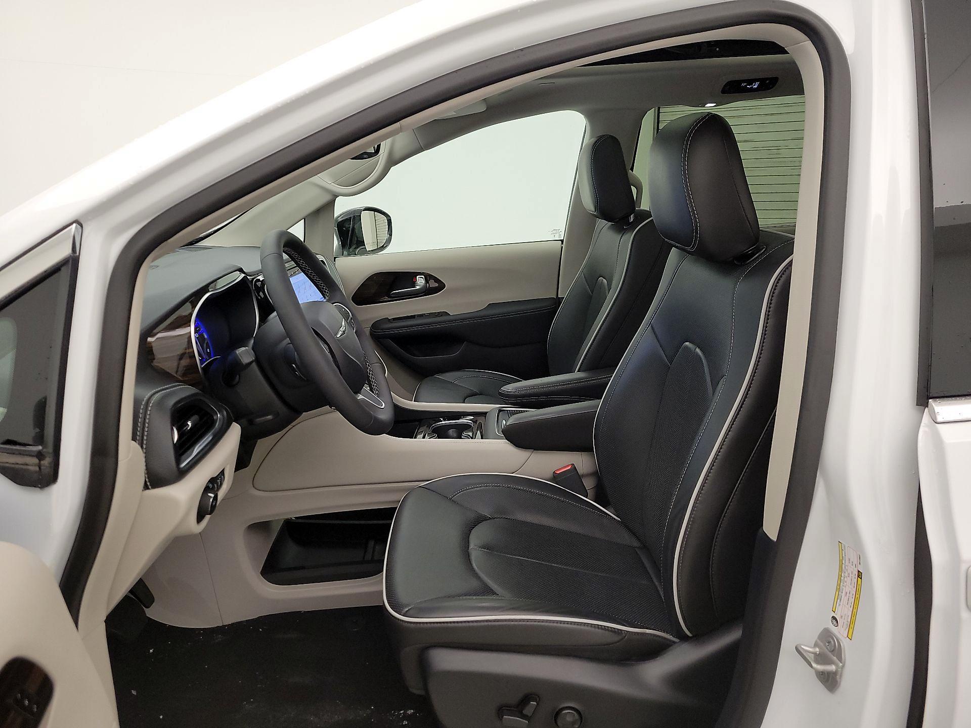 Thumbnail: 2024 Chrysler Pacifica - 11