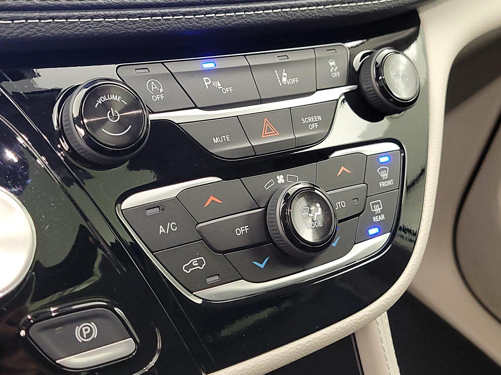 Thumbnail: 2024 Chrysler Pacifica - 17