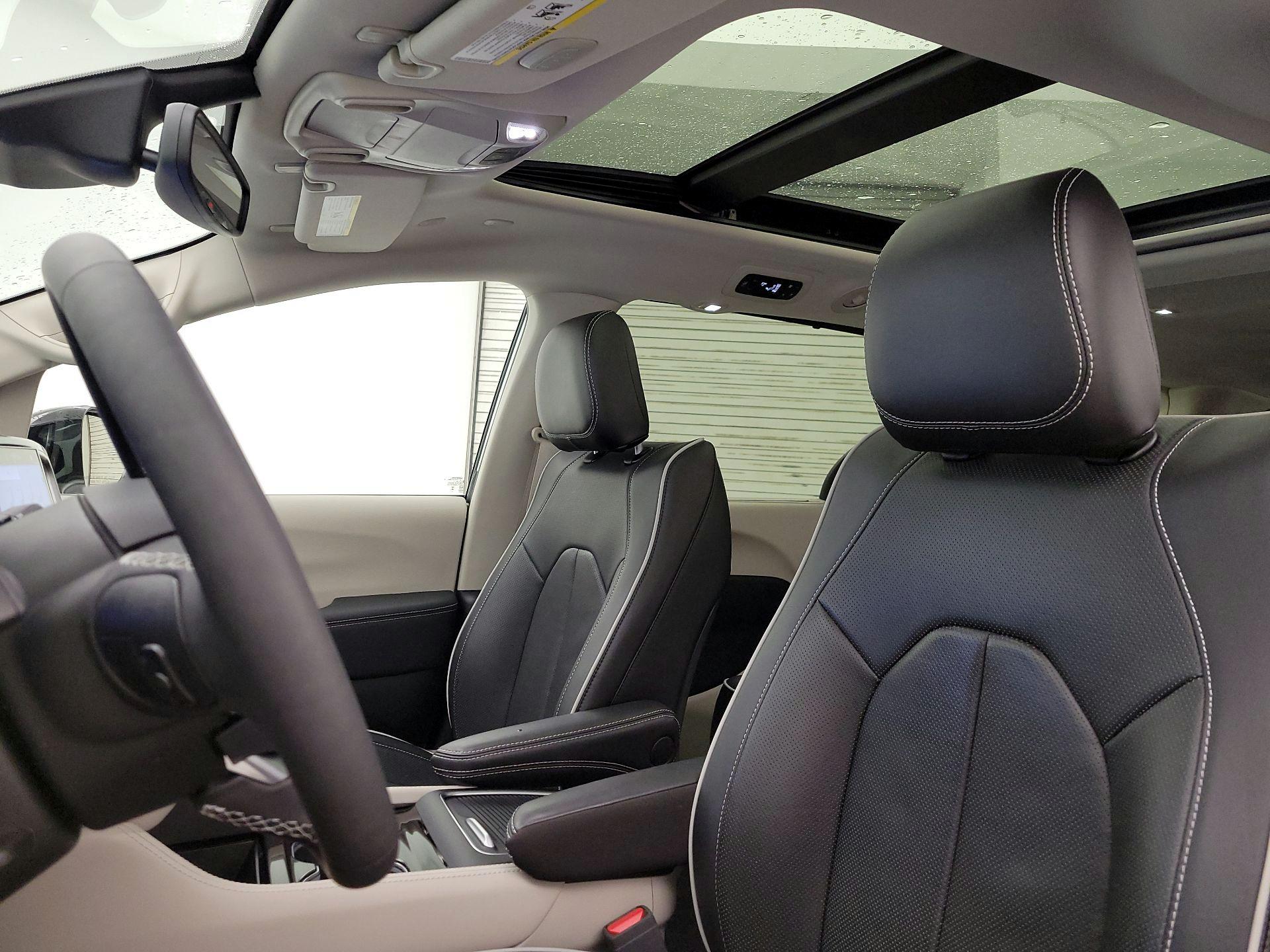 Thumbnail: 2024 Chrysler Pacifica - 20