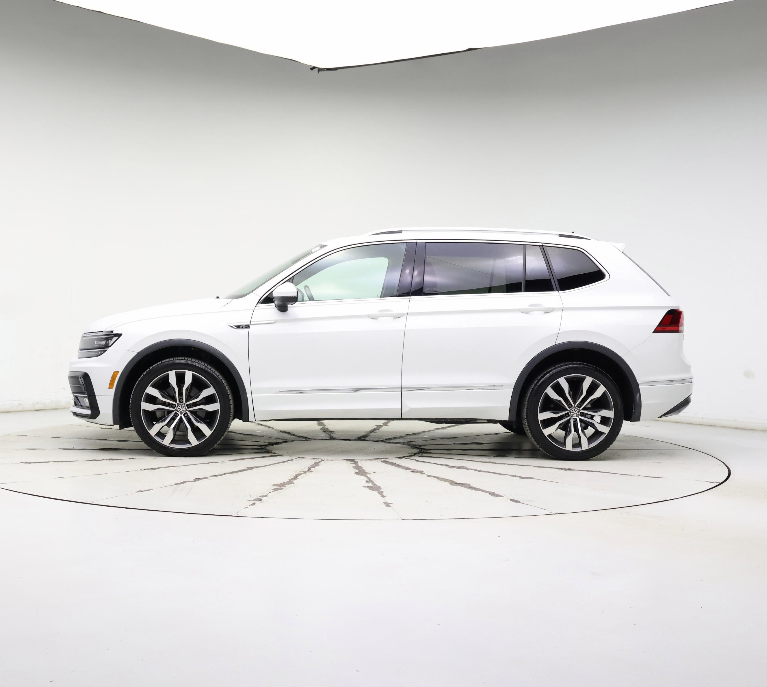 Thumbnail: 2021 Volkswagen Tiguan - 3
