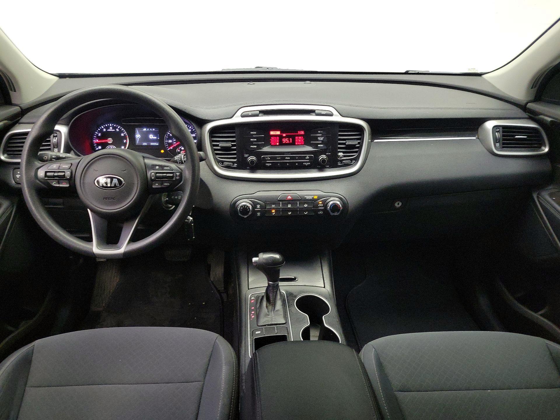 Thumbnail: 2017 Kia Sorento - 9