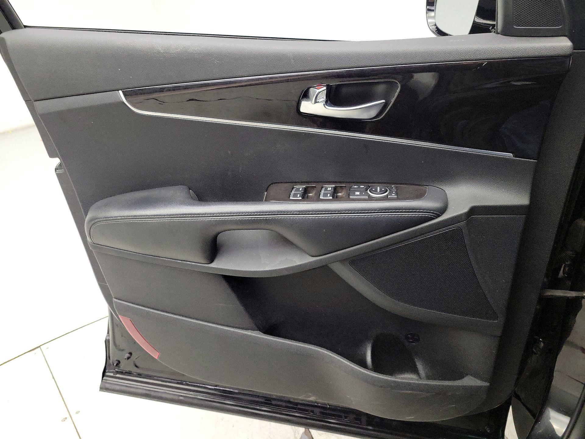 Thumbnail: 2017 Kia Sorento - 12