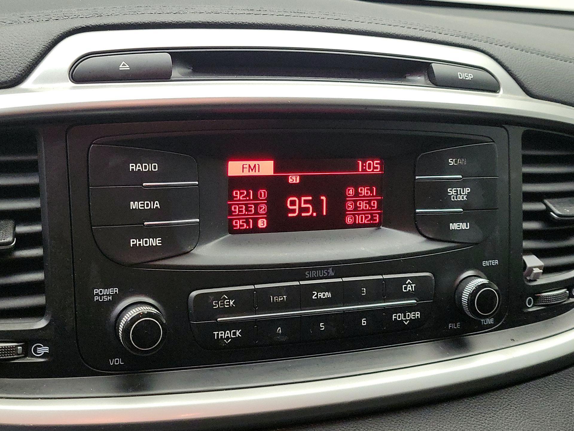 Thumbnail: 2017 Kia Sorento - 14