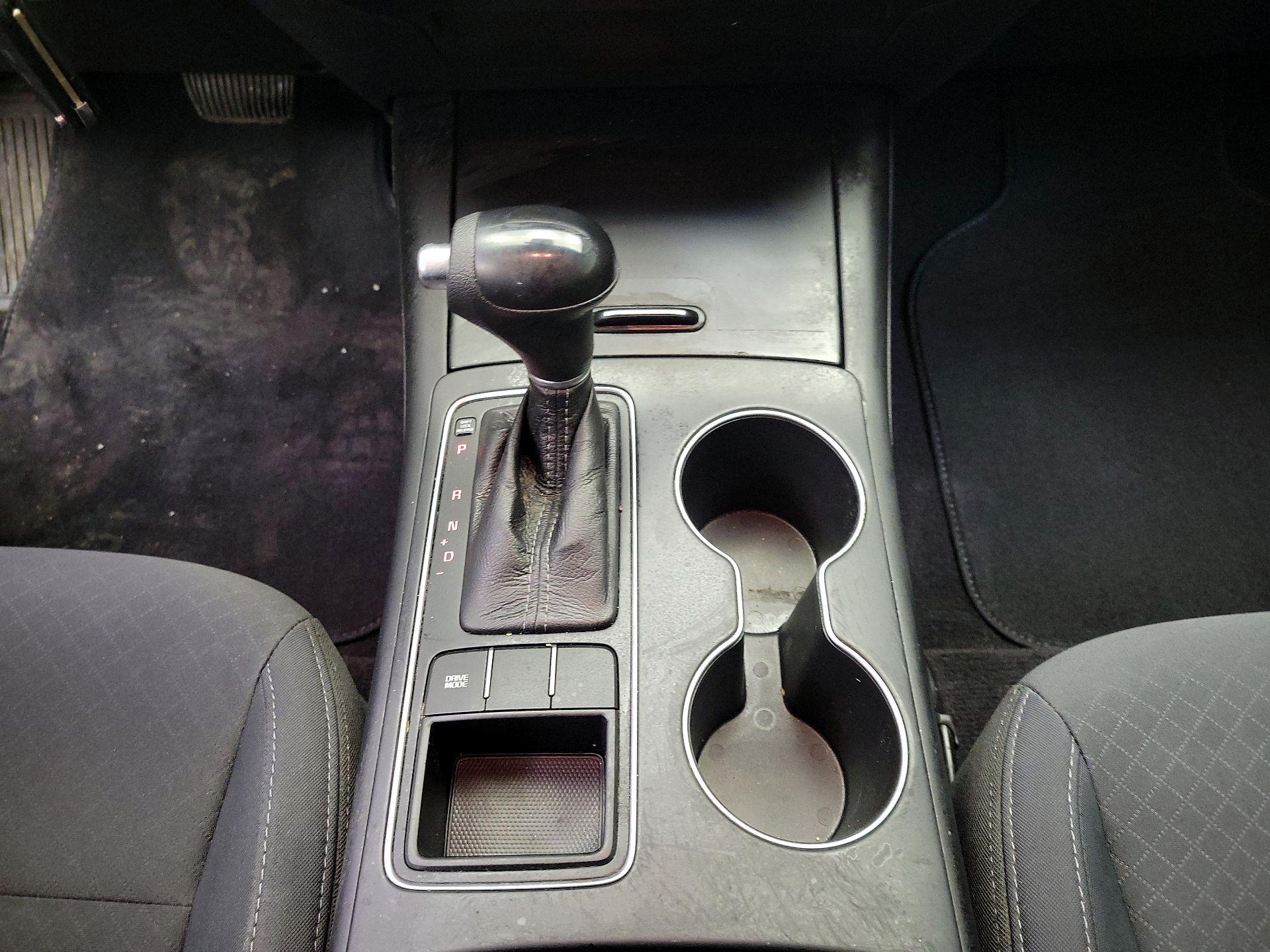 Thumbnail: 2017 Kia Sorento - 16