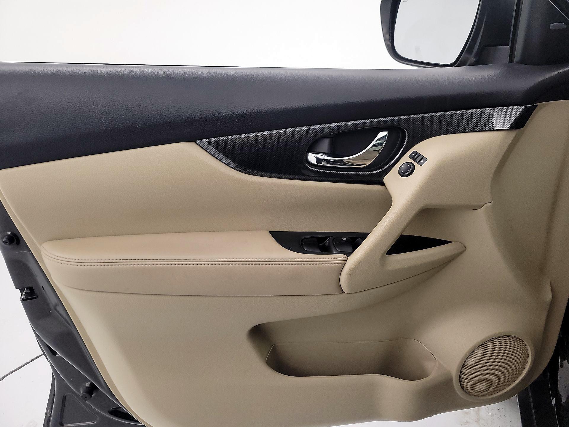 Thumbnail: 2016 Nissan Rogue - 12