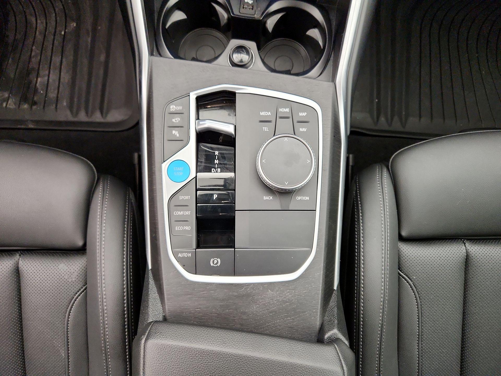 Thumbnail: 2024 BMW i4 - 18