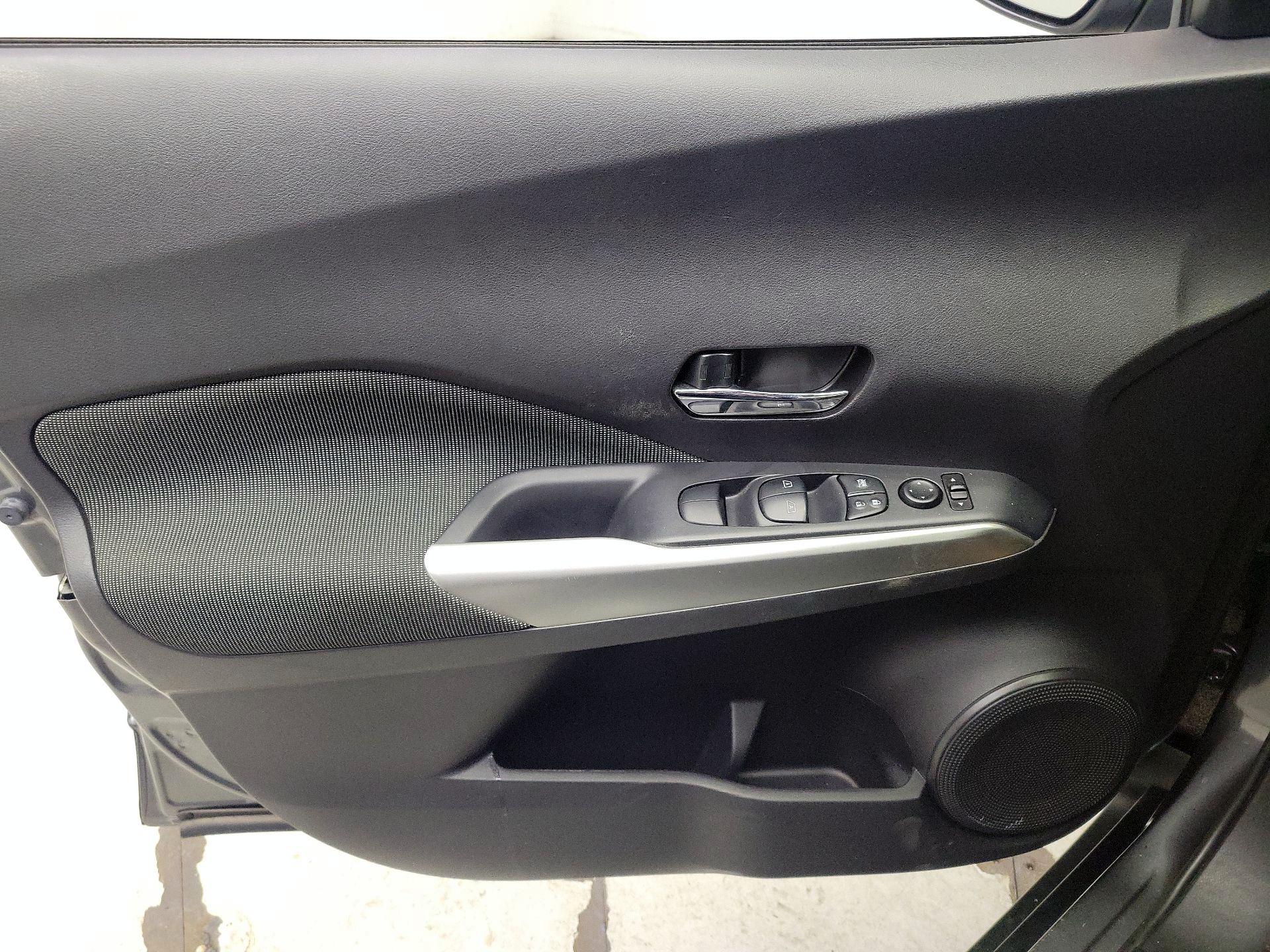 Thumbnail: 2020 Nissan Kicks - 12