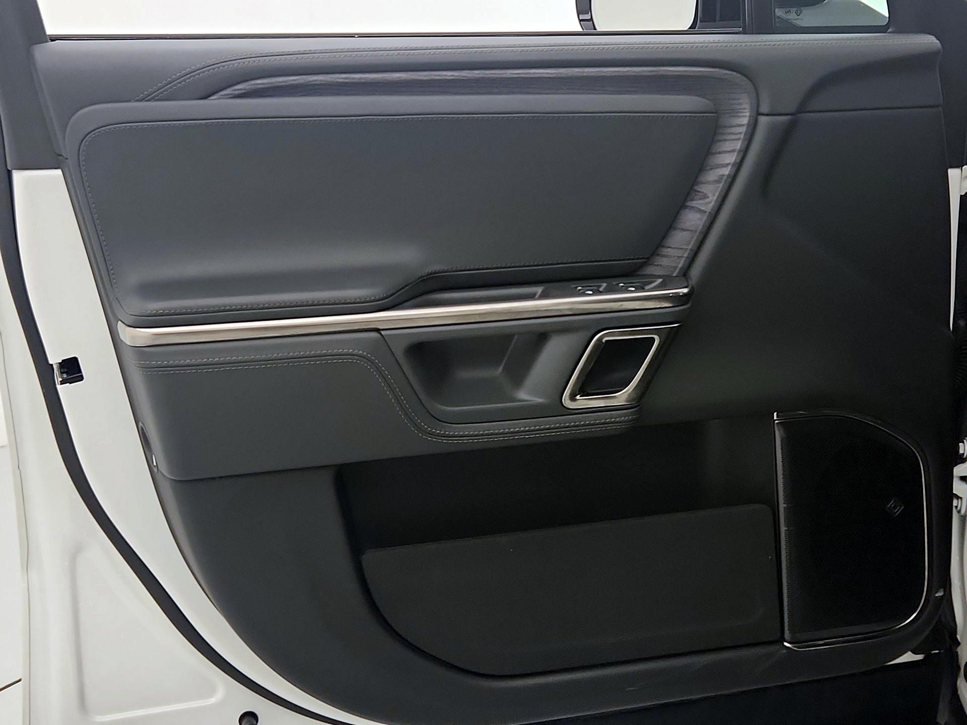 Thumbnail: 2024 Rivian R1S - 12