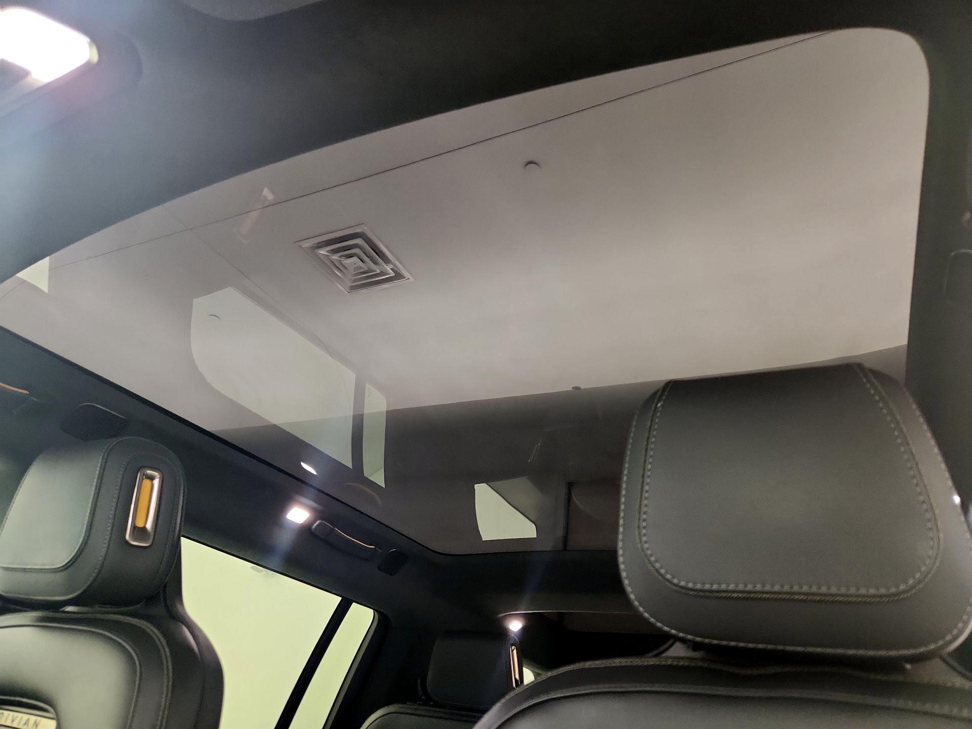 Thumbnail: 2024 Rivian R1S - 19