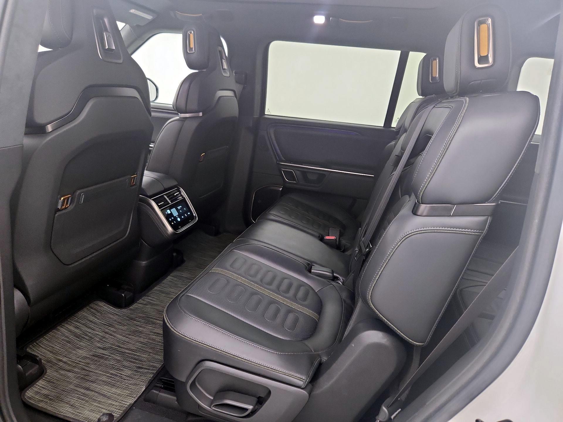 Thumbnail: 2024 Rivian R1S - 20