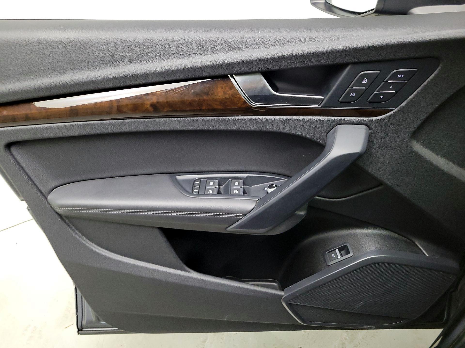 Thumbnail: 2020 Audi Q5 - 12