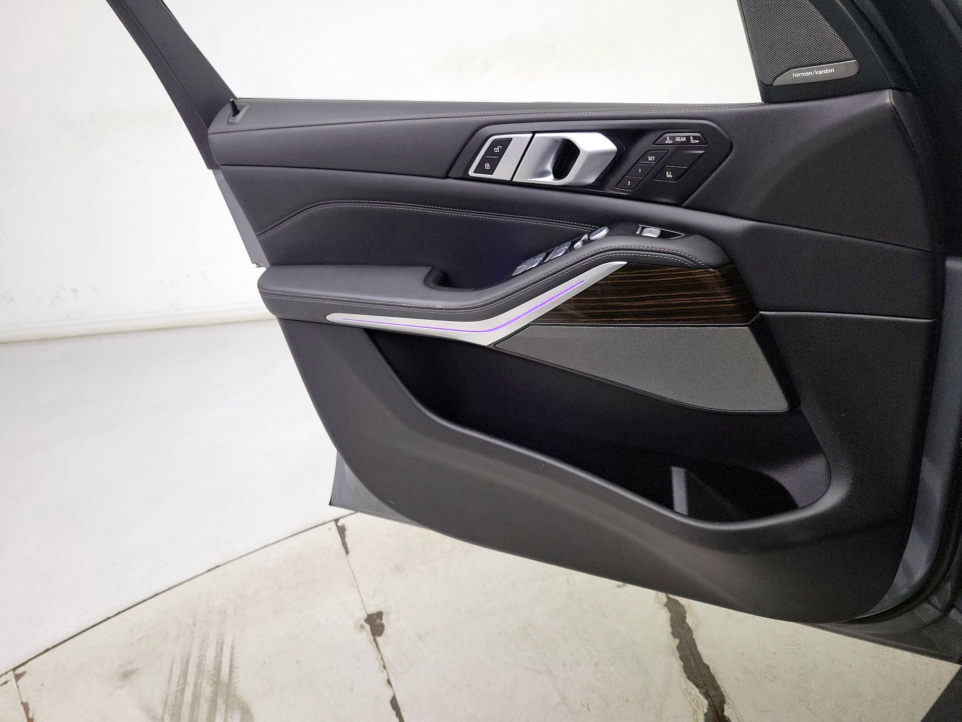 Thumbnail: 2025 BMW X7 - 12