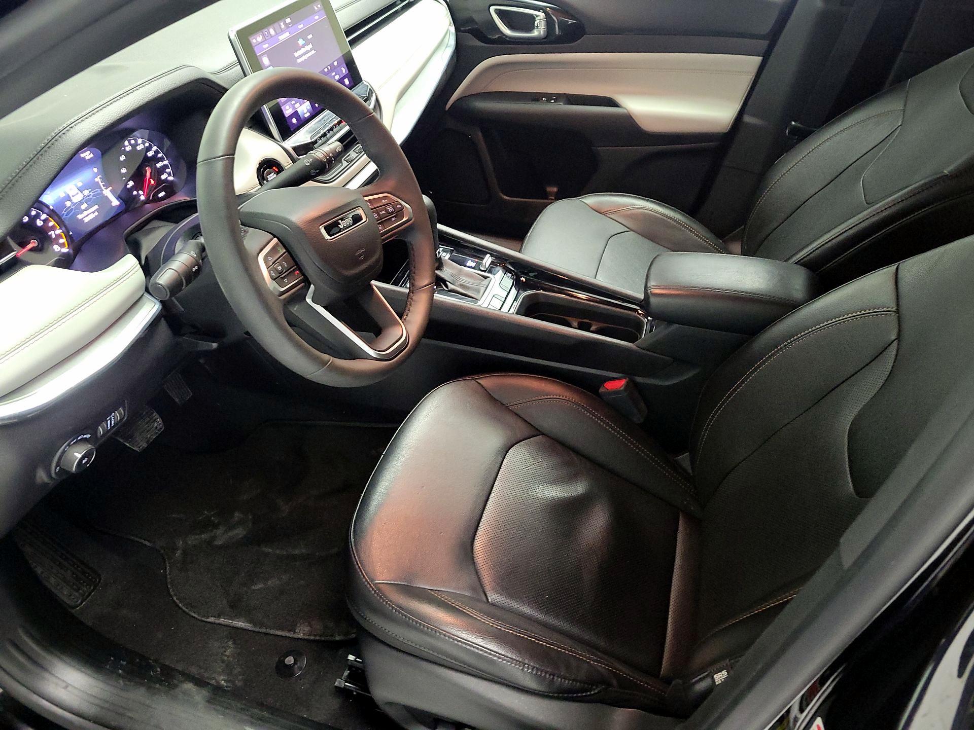 Thumbnail: 2023 Jeep Compass - 11