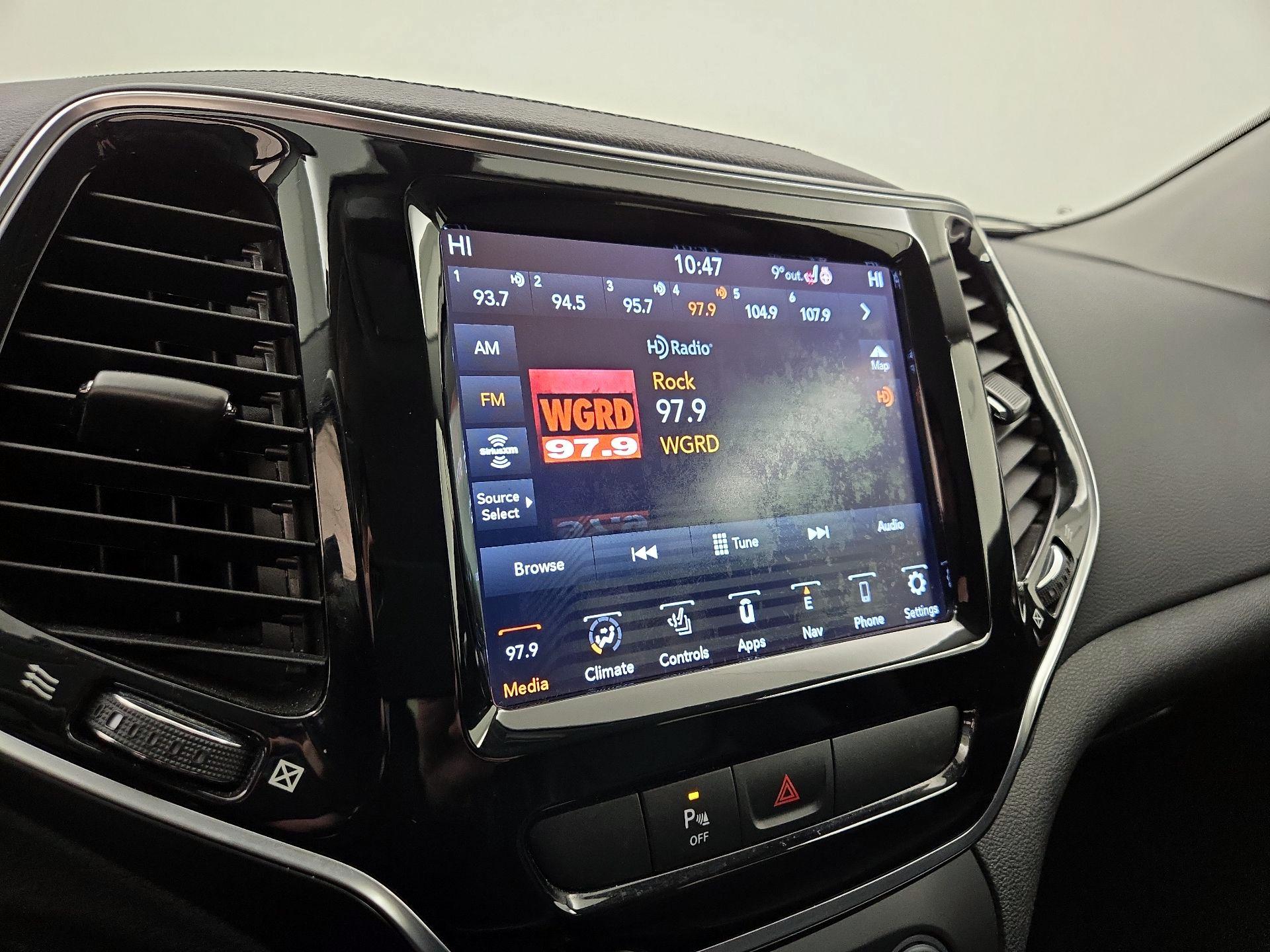 Thumbnail: 2020 Jeep Cherokee - 16