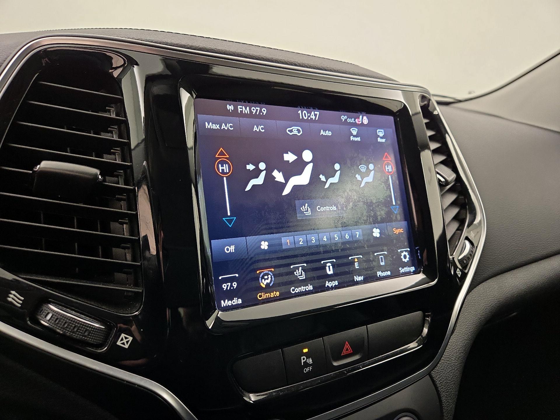 Thumbnail: 2020 Jeep Cherokee - 17