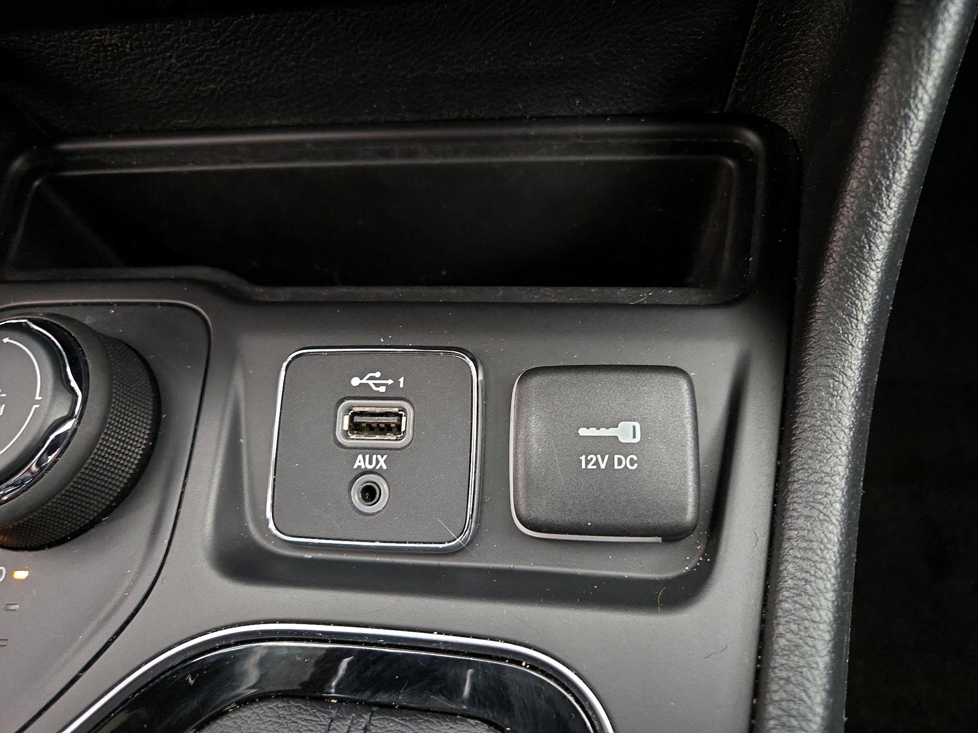 Thumbnail: 2020 Jeep Cherokee - 19