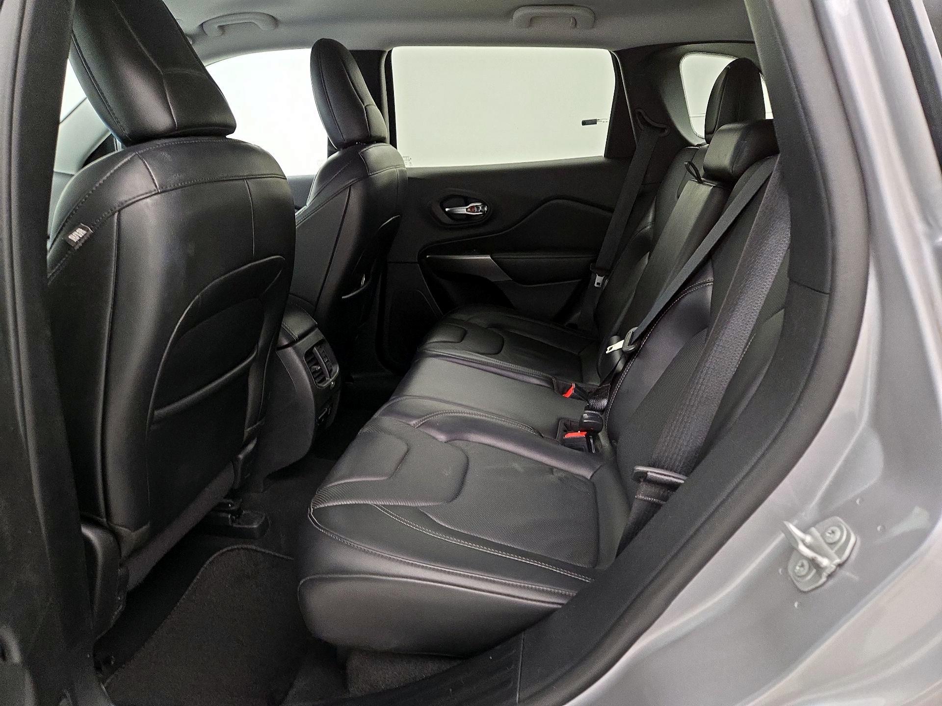 Thumbnail: 2020 Jeep Cherokee - 20