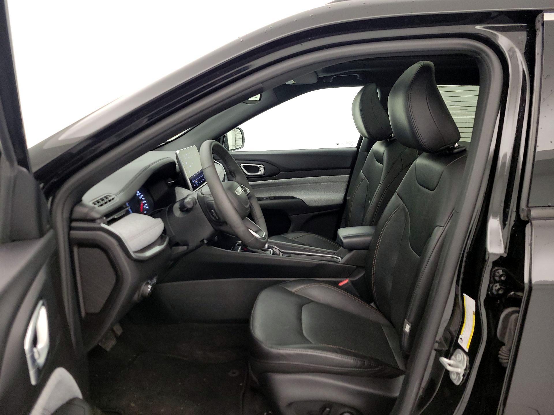 Thumbnail: 2023 Jeep Compass - 11