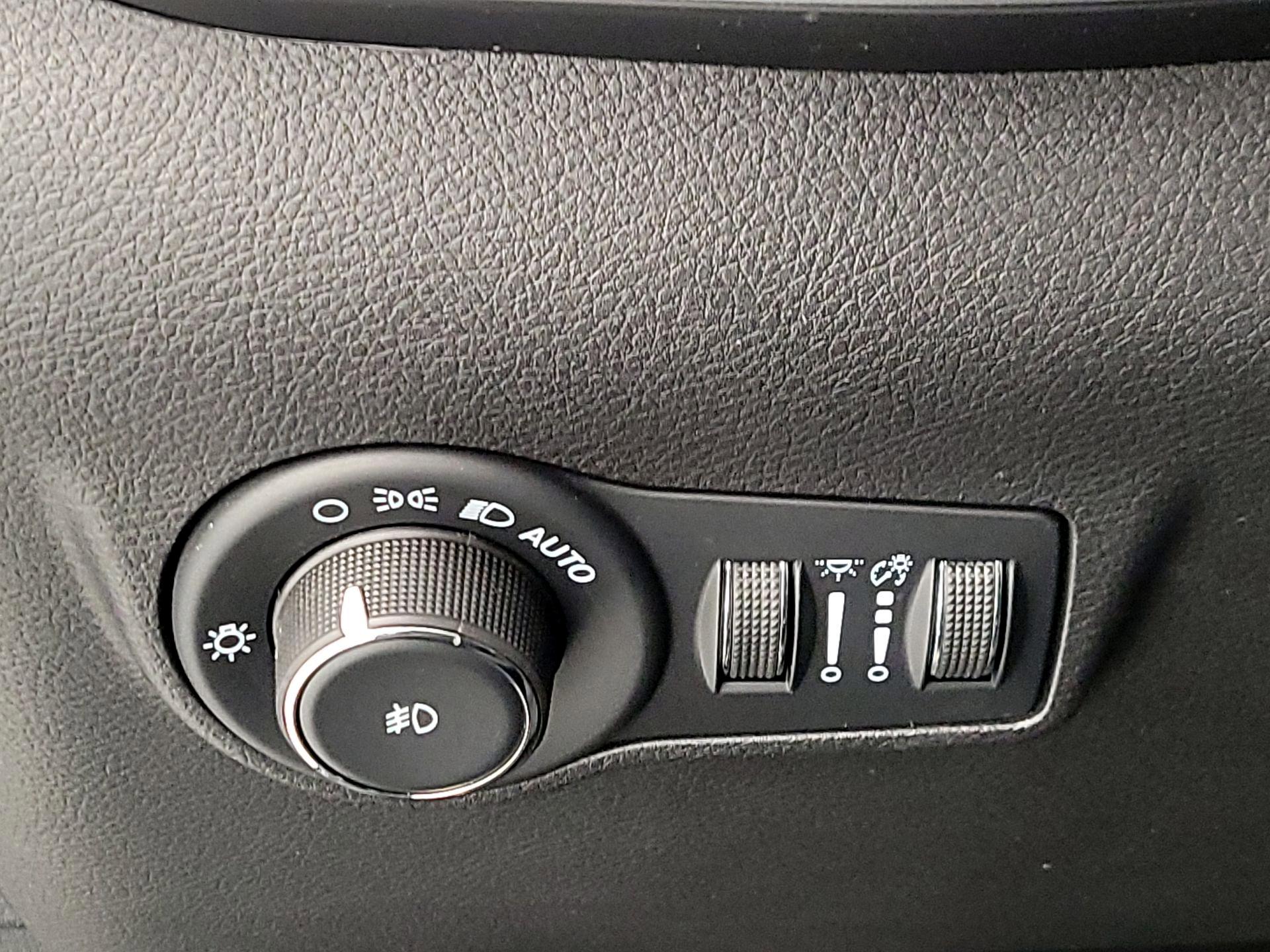 Thumbnail: 2023 Jeep Compass - 13