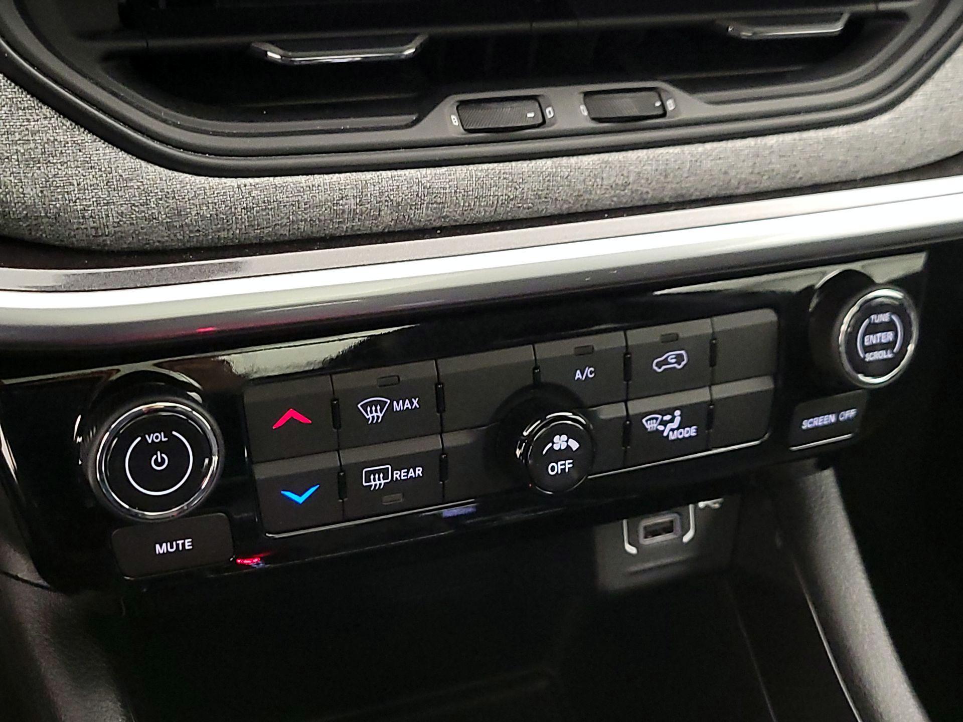 Thumbnail: 2023 Jeep Compass - 16