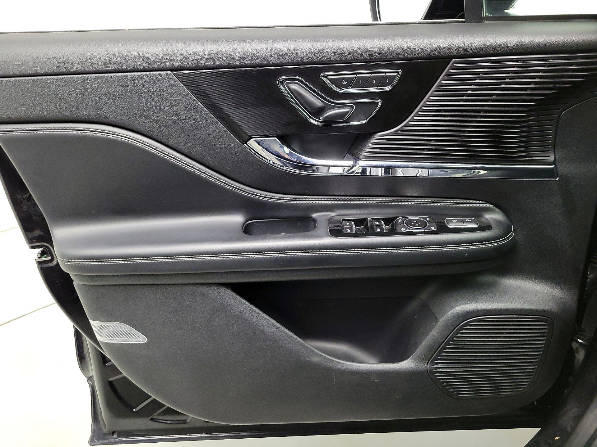 Thumbnail: 2022 Lincoln Corsair - 12