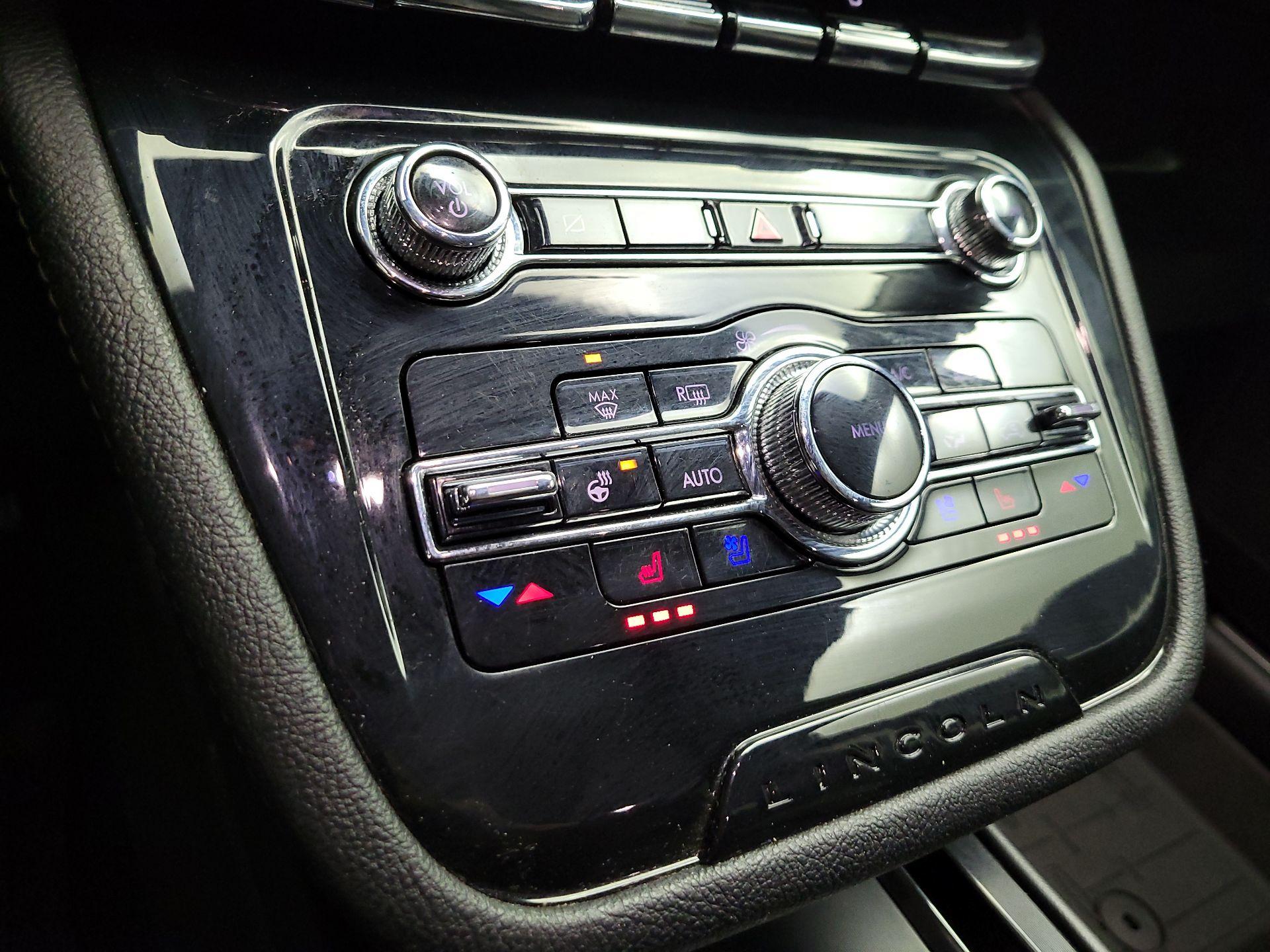 Thumbnail: 2022 Lincoln Corsair - 16