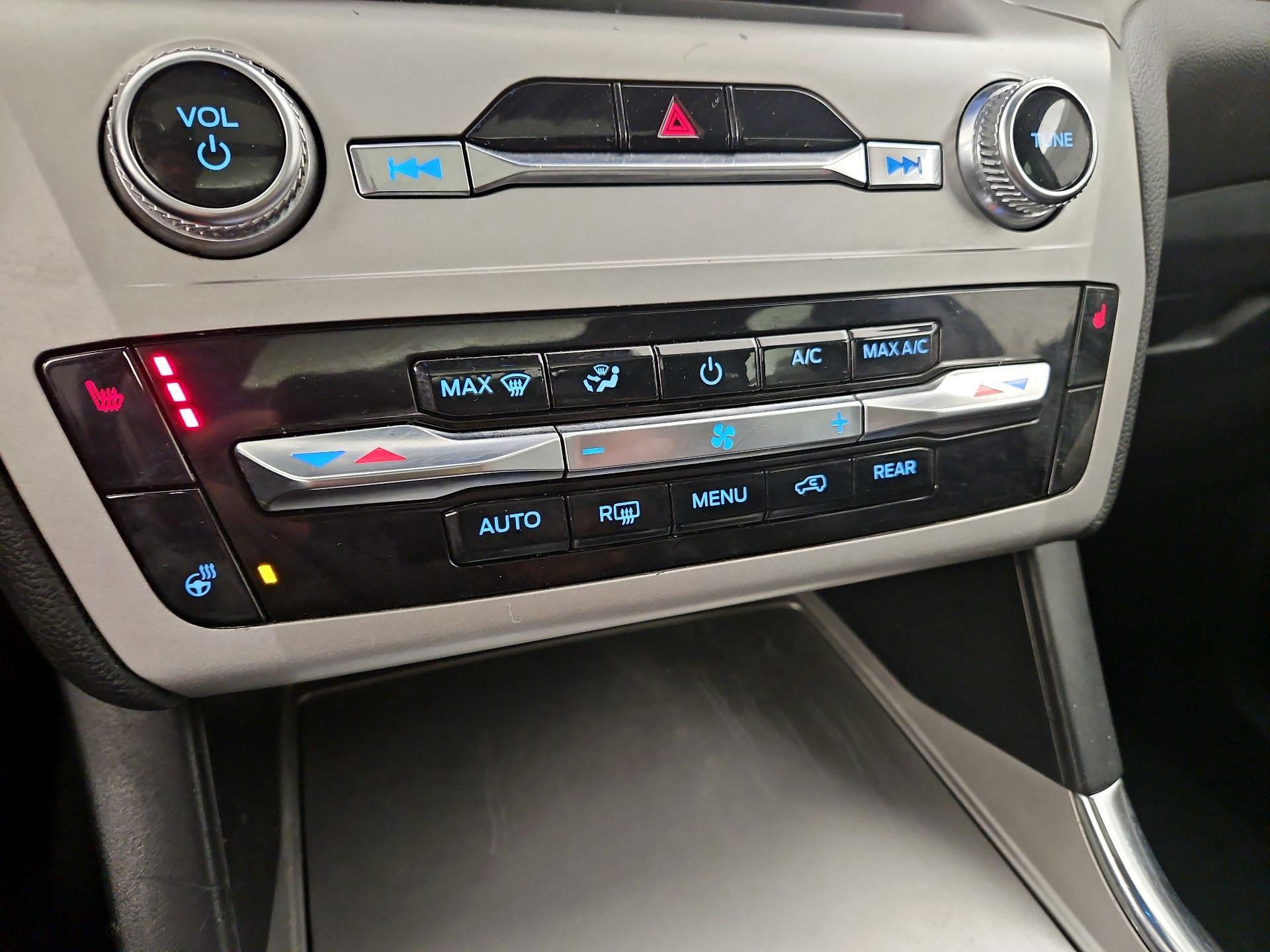 Thumbnail: 2022 Ford Explorer - 17