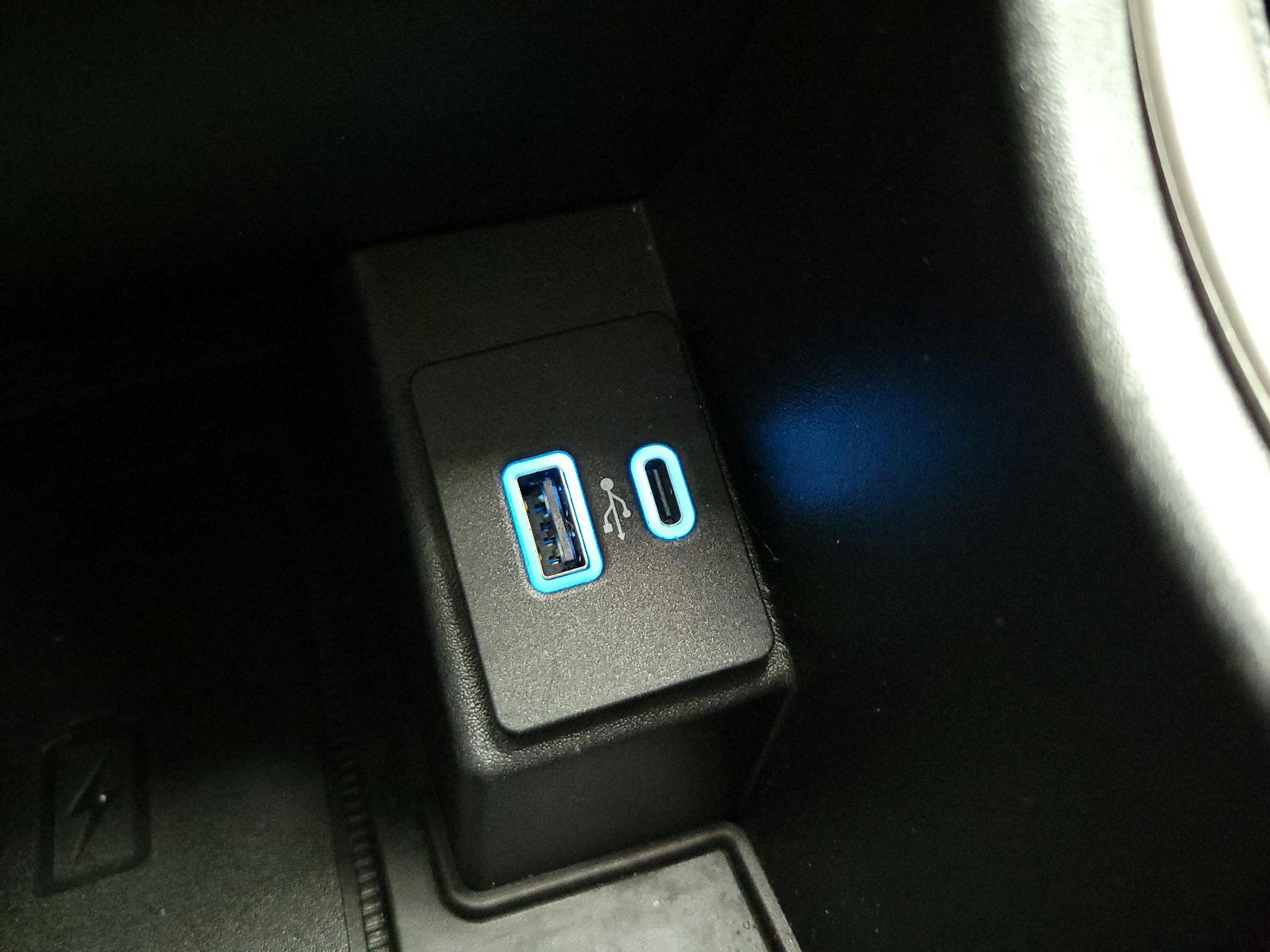 Thumbnail: 2022 Ford Edge - 18