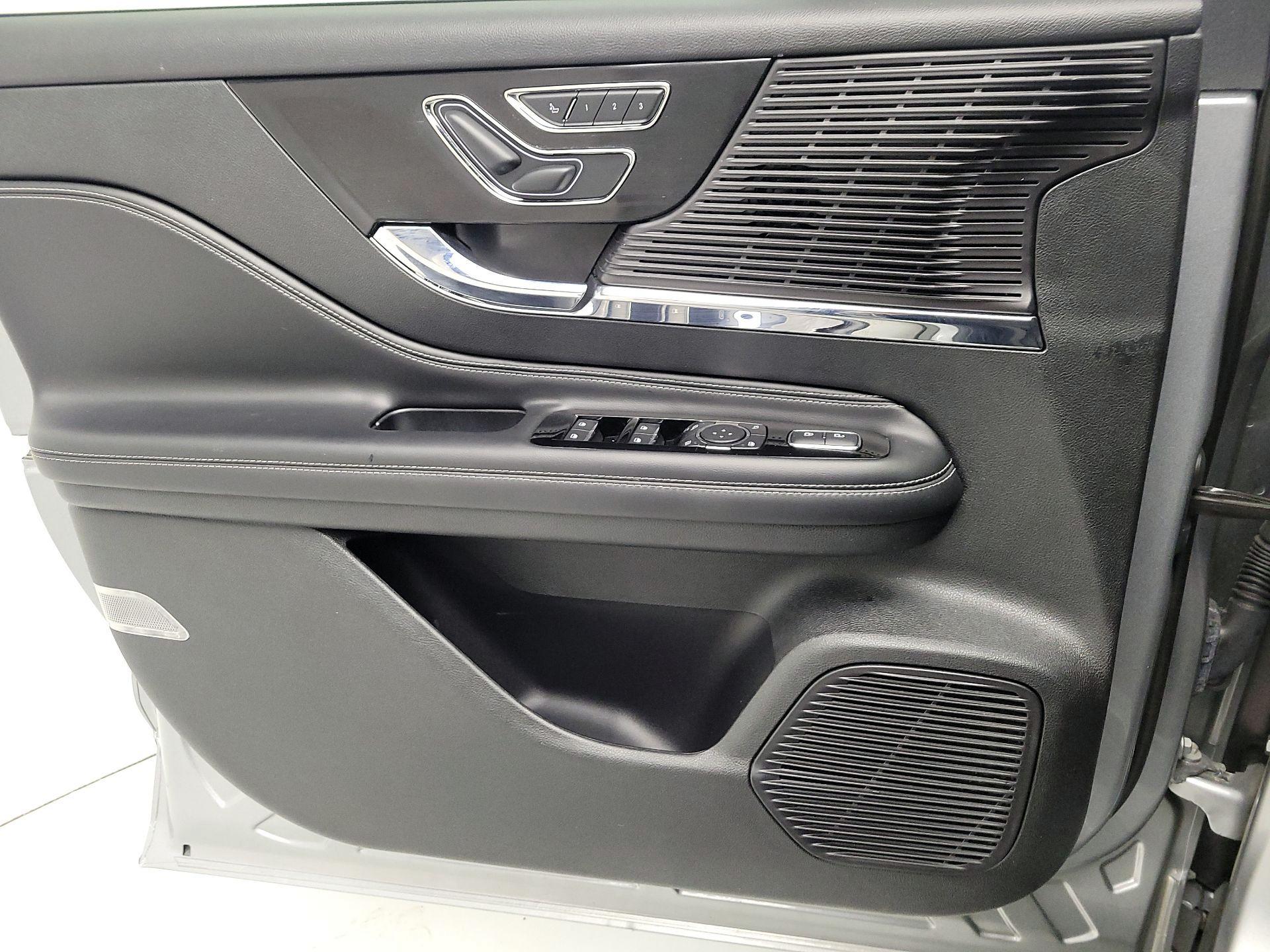 Thumbnail: 2022 Lincoln Corsair - 12