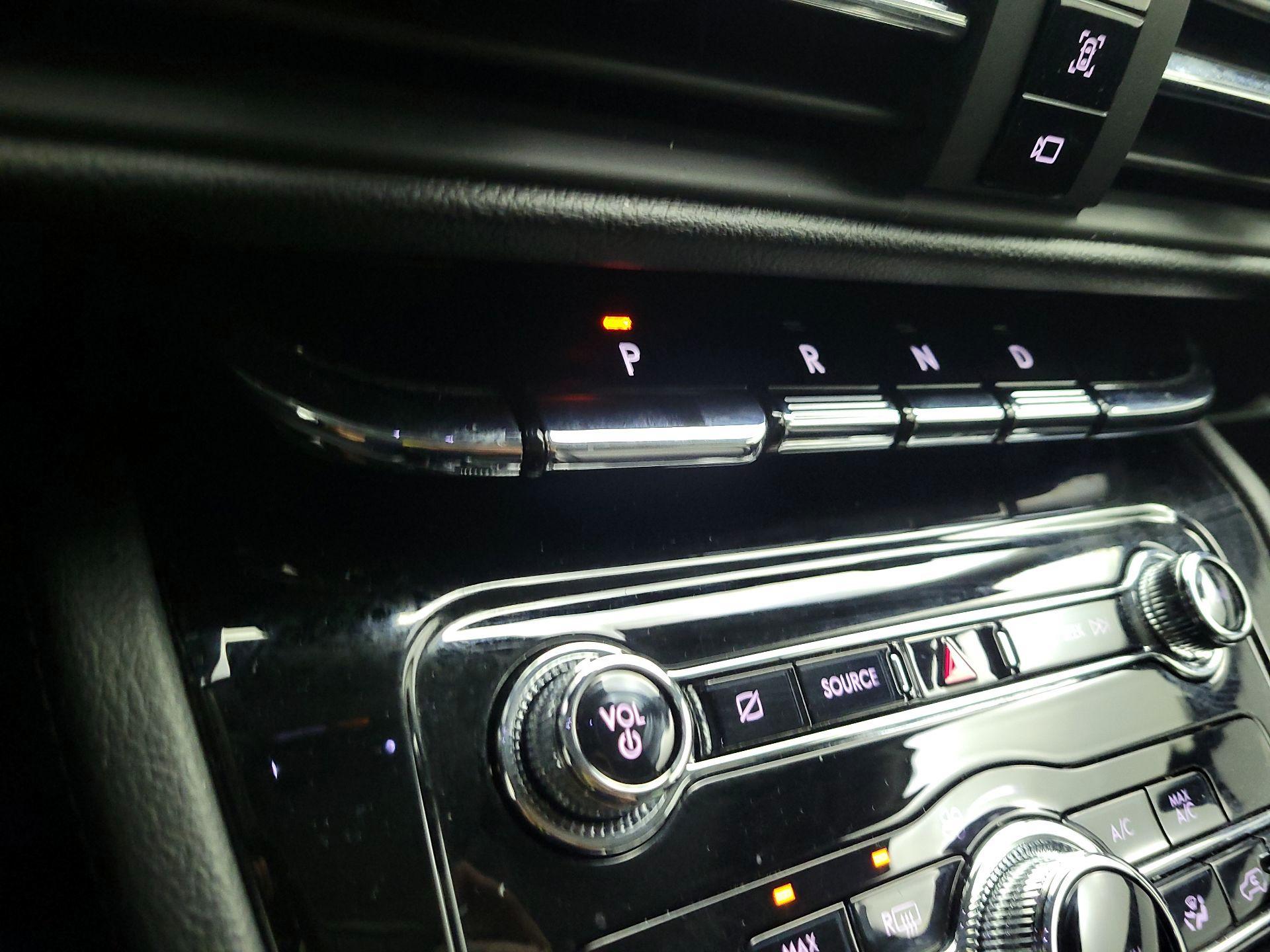 Thumbnail: 2022 Lincoln Corsair - 15