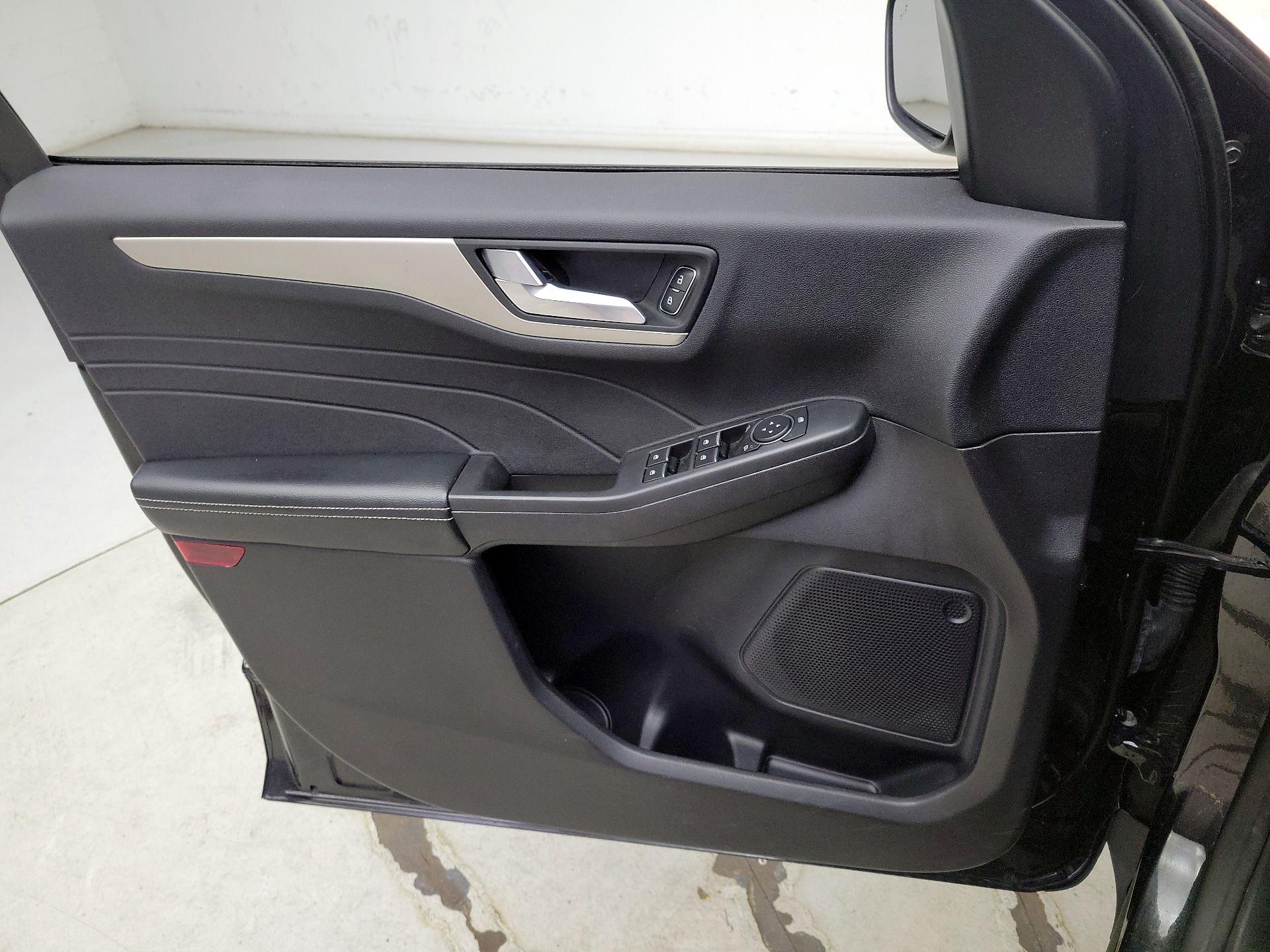 Thumbnail: 2022 Ford Escape - 12