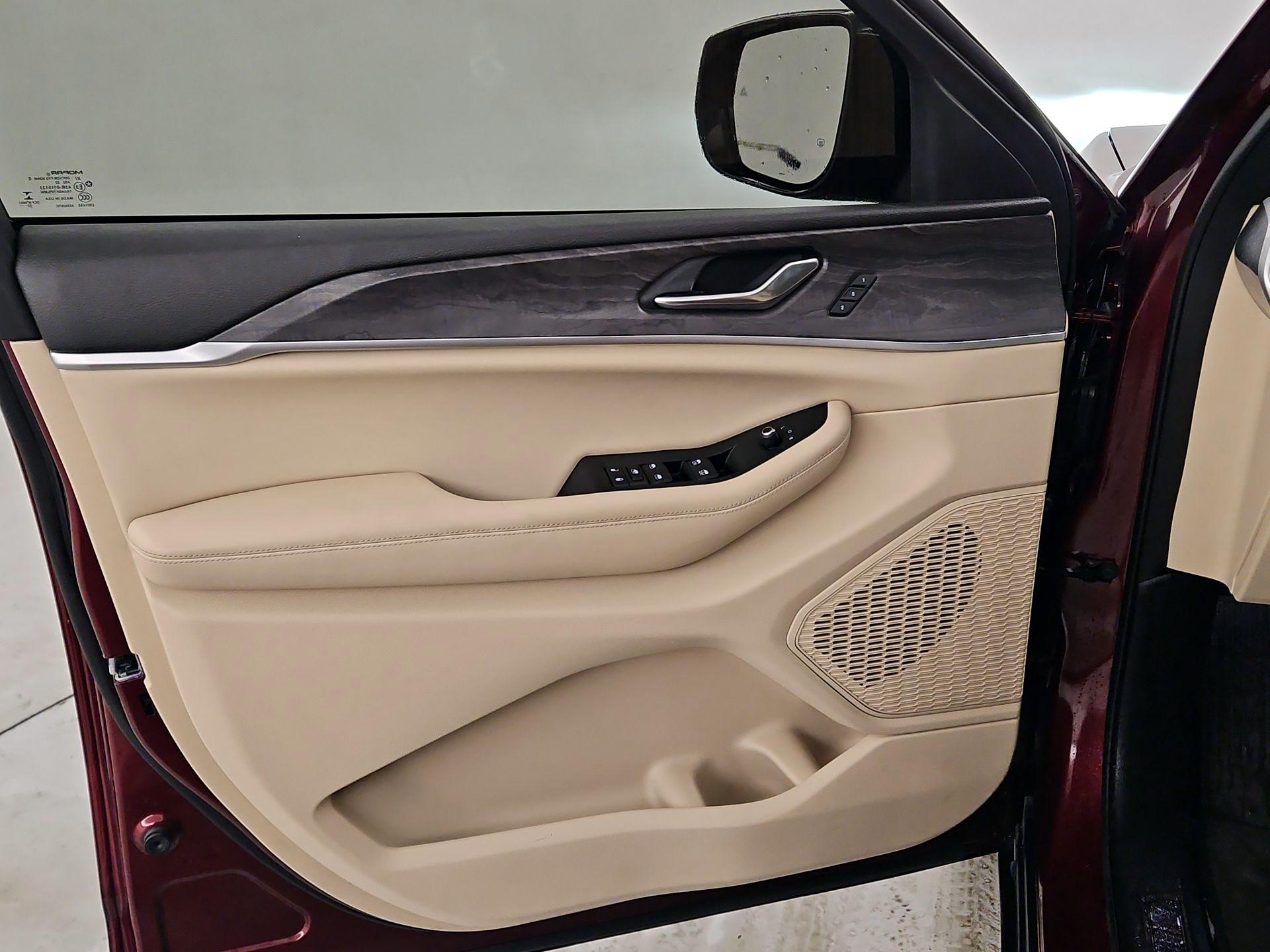 Thumbnail: 2023 Jeep Grand Cherokee - 12