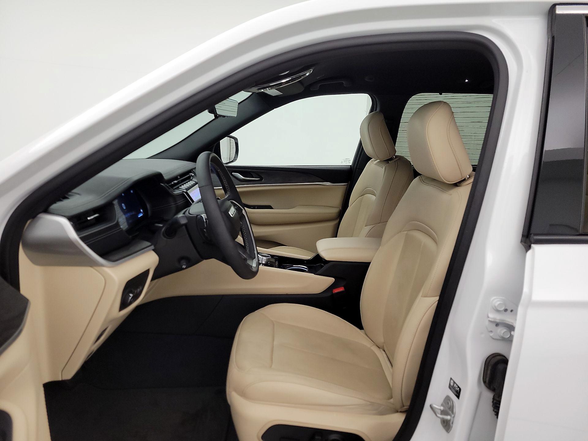 Thumbnail: 2023 Jeep Grand Cherokee - 11