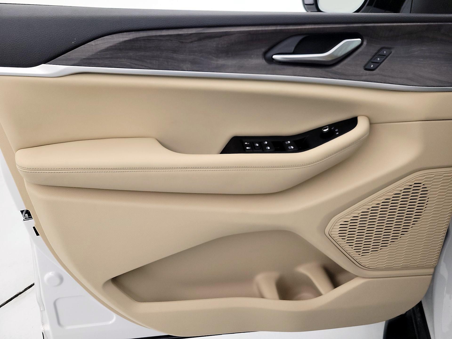 Thumbnail: 2023 Jeep Grand Cherokee - 12