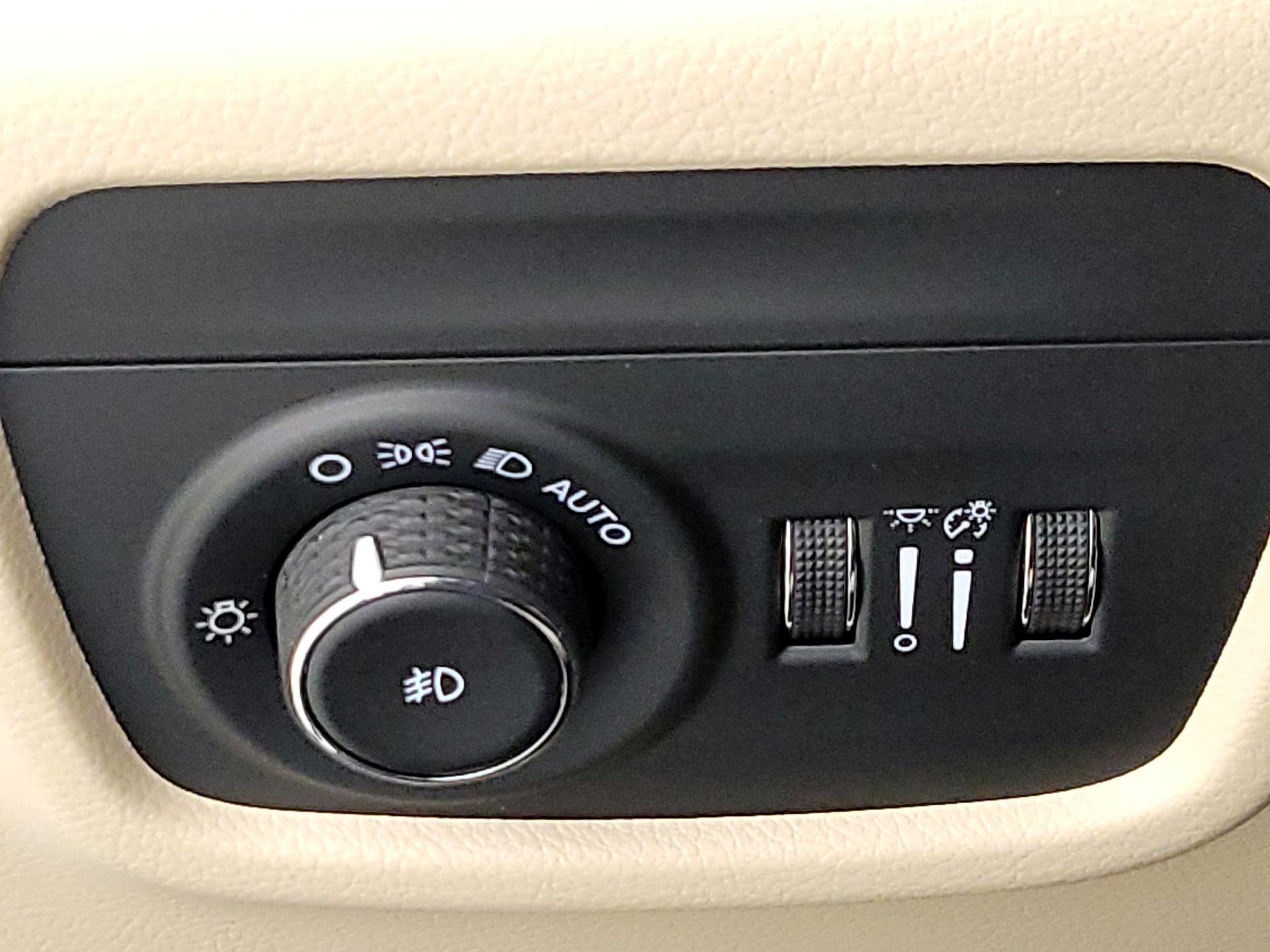 Thumbnail: 2023 Jeep Grand Cherokee - 13