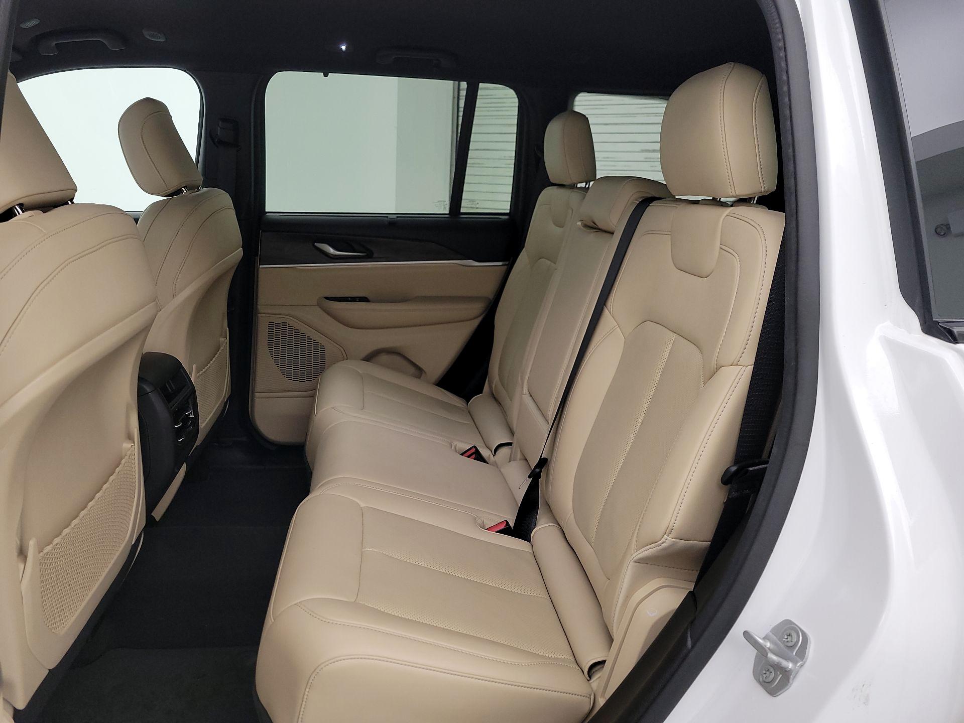 Thumbnail: 2023 Jeep Grand Cherokee - 20